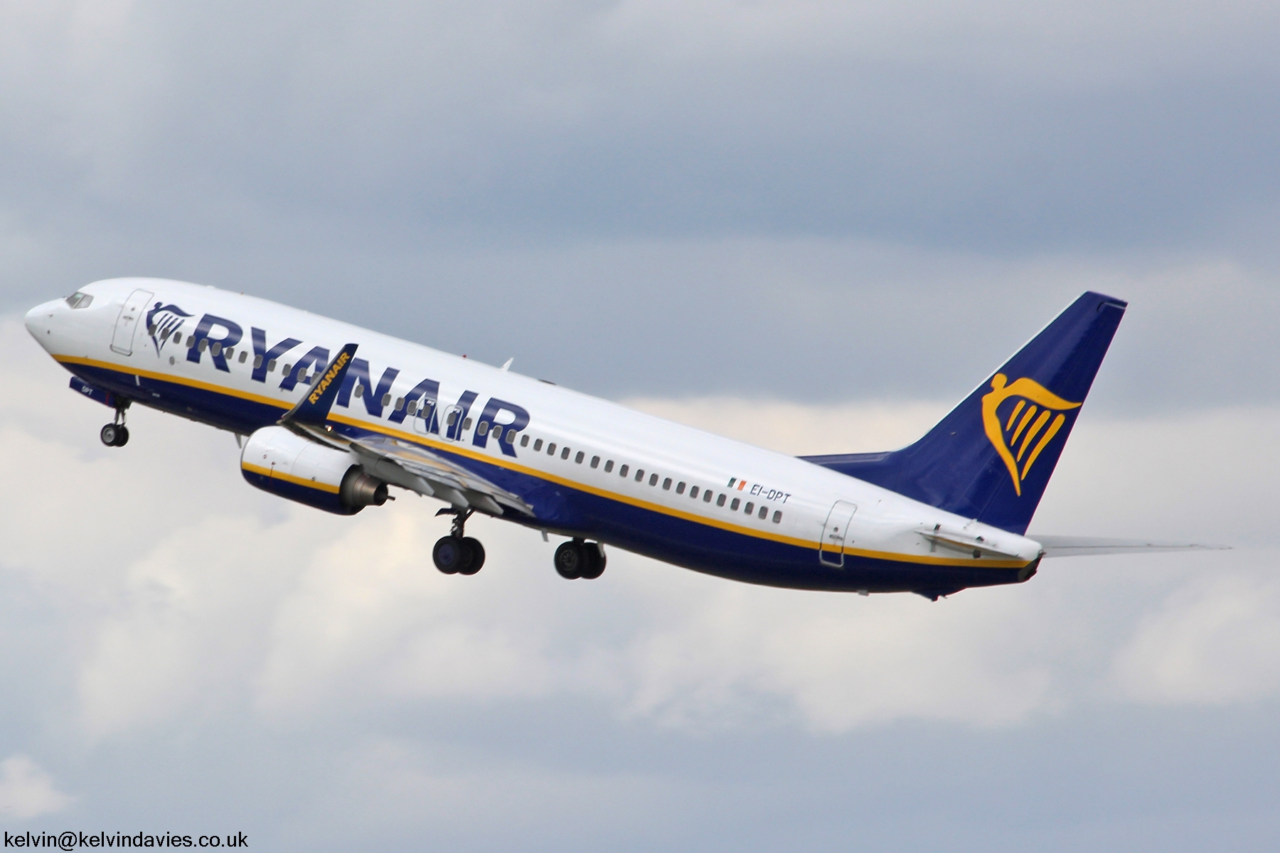 Ryanair 737 EI-DPT