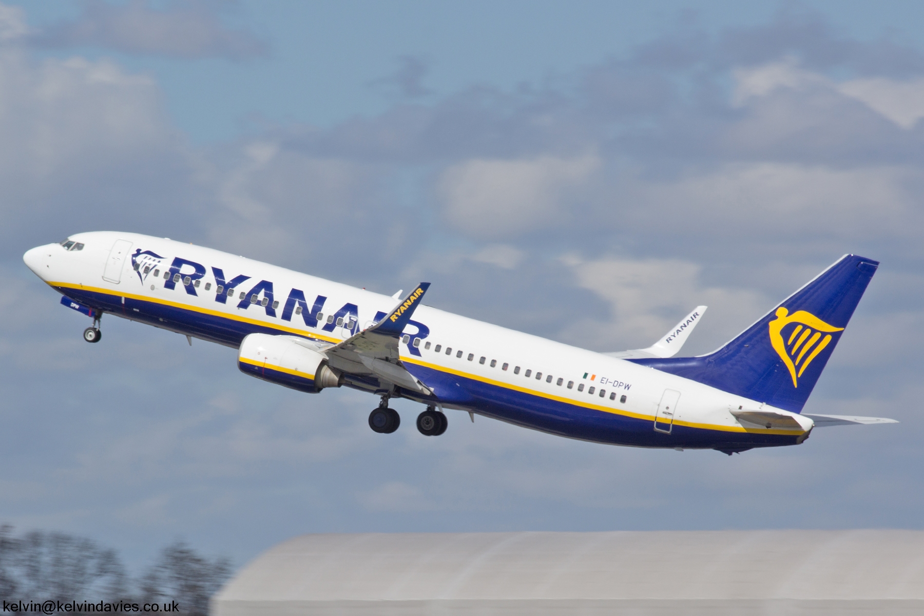 Ryanair 737NG EI-DPW