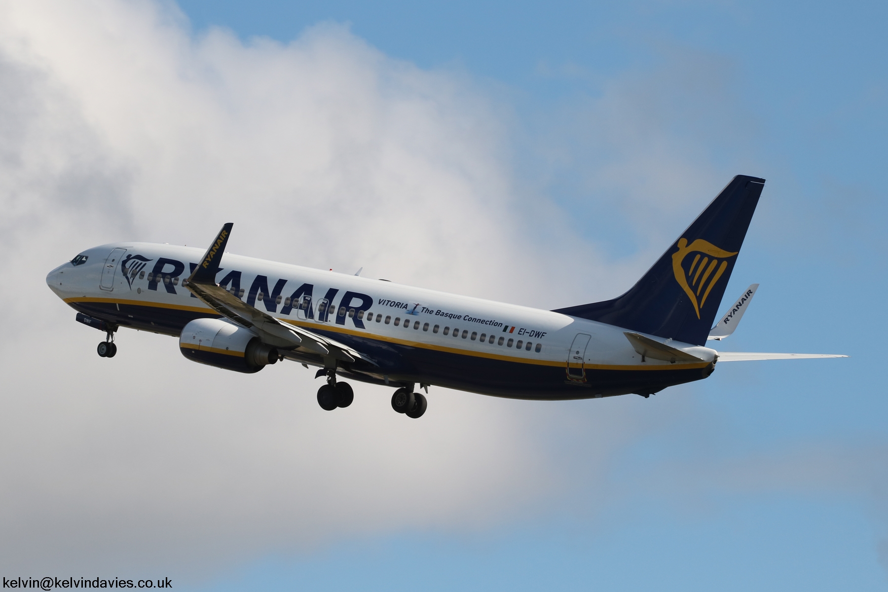 Ryanair 737NG EI-DWF