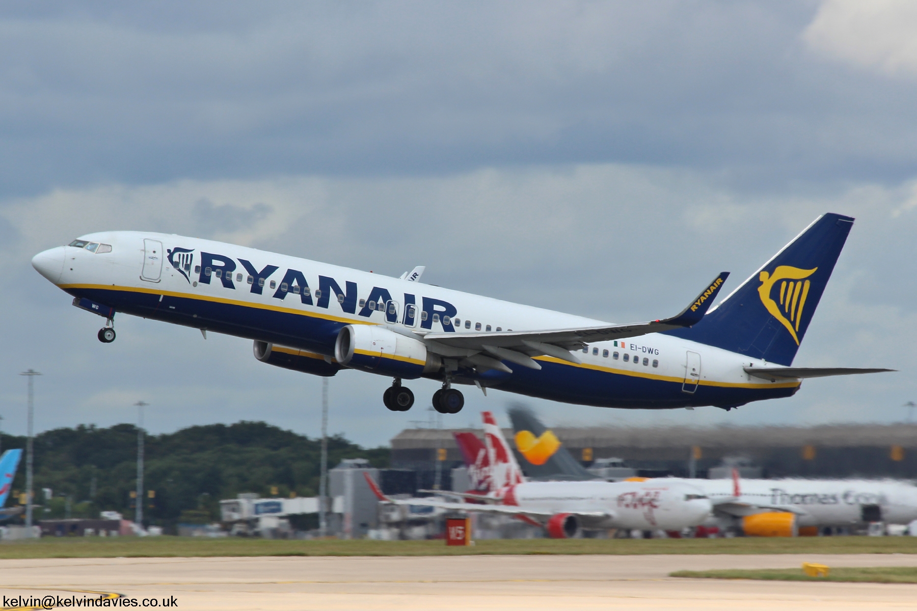 Ryanair 737NG EI-DWG