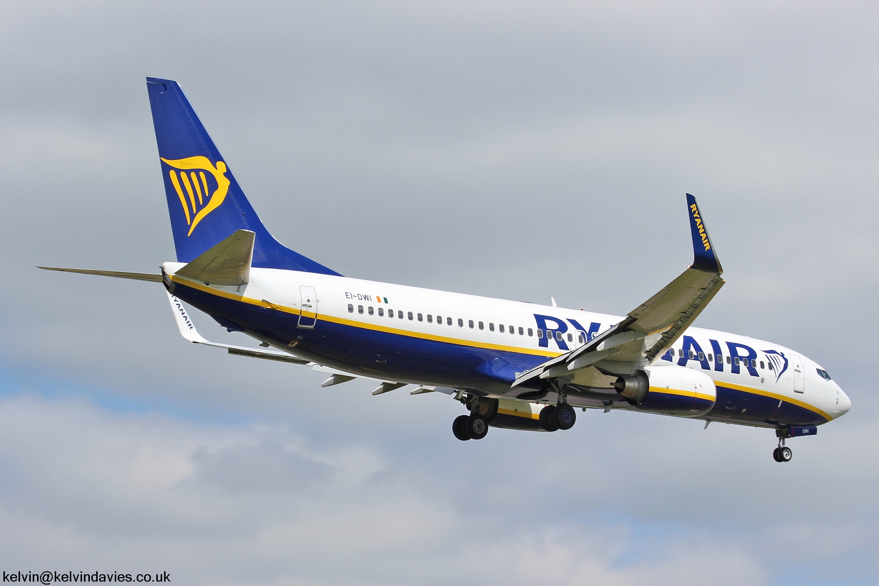 Ryanair 737 EI-DWI