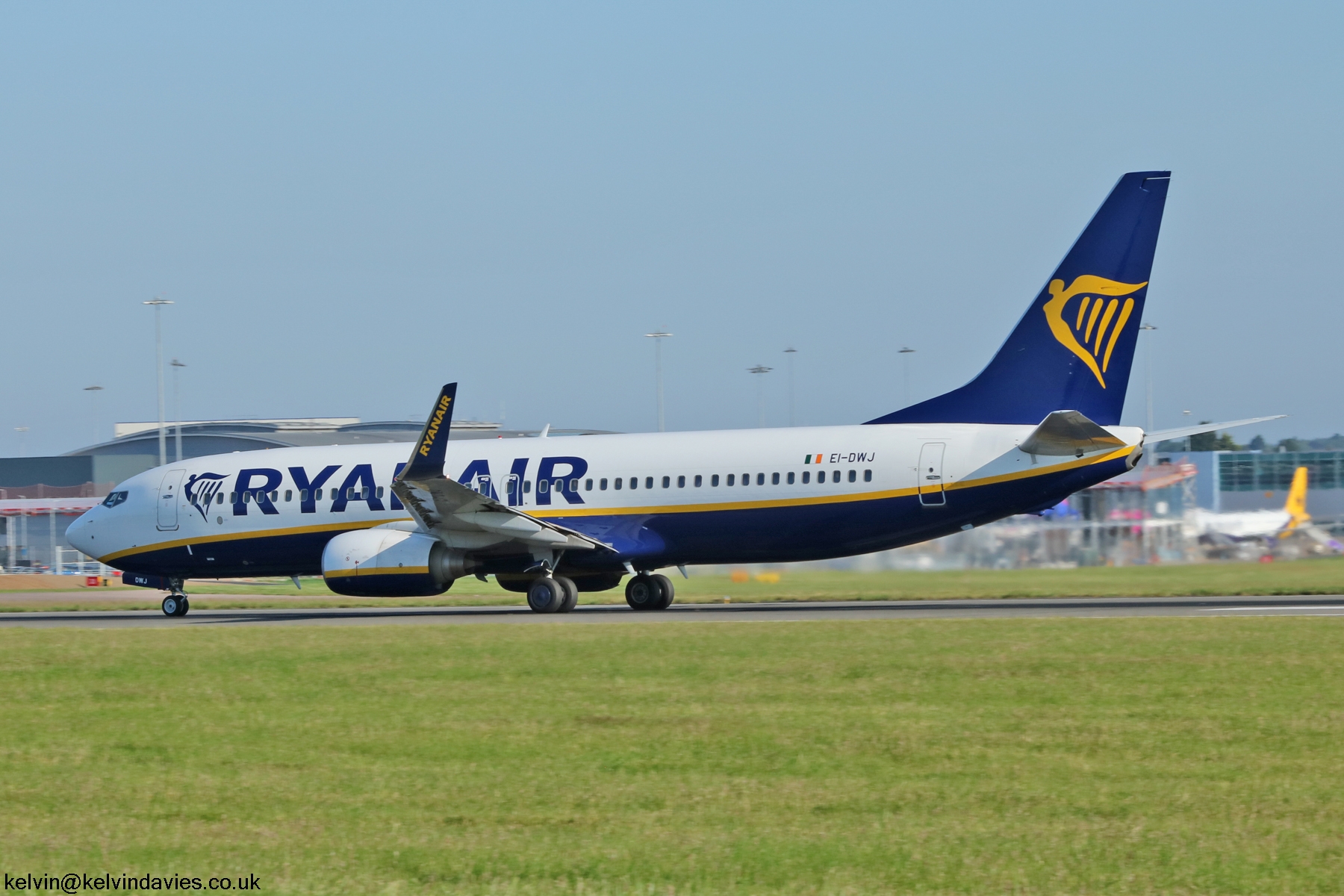Ryanair 737NG EI-DWJ