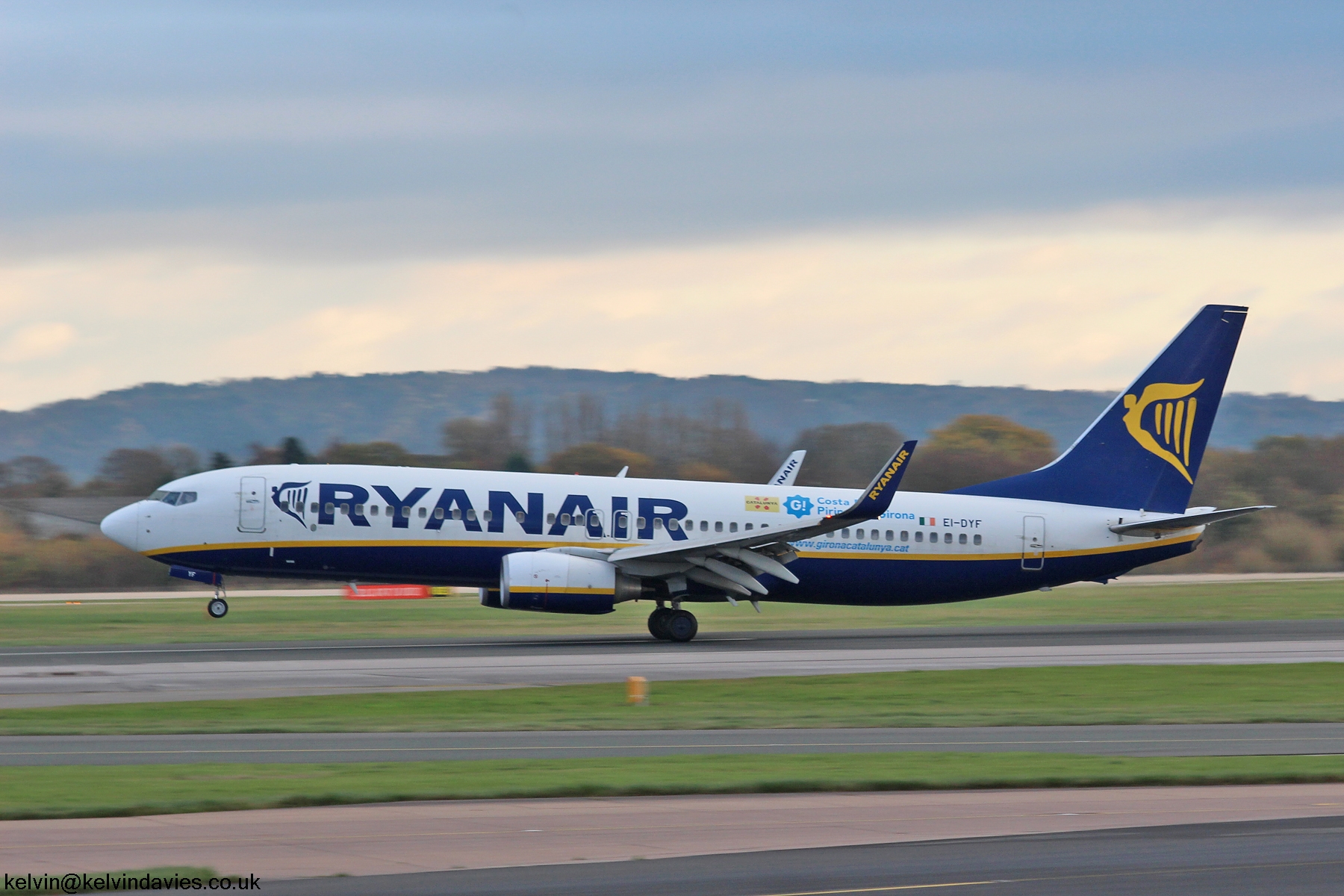 Ryanair 737NG EI-DYF