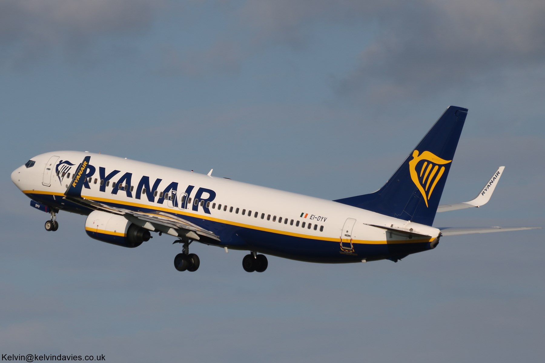 Ryanair 737 EI-DYV