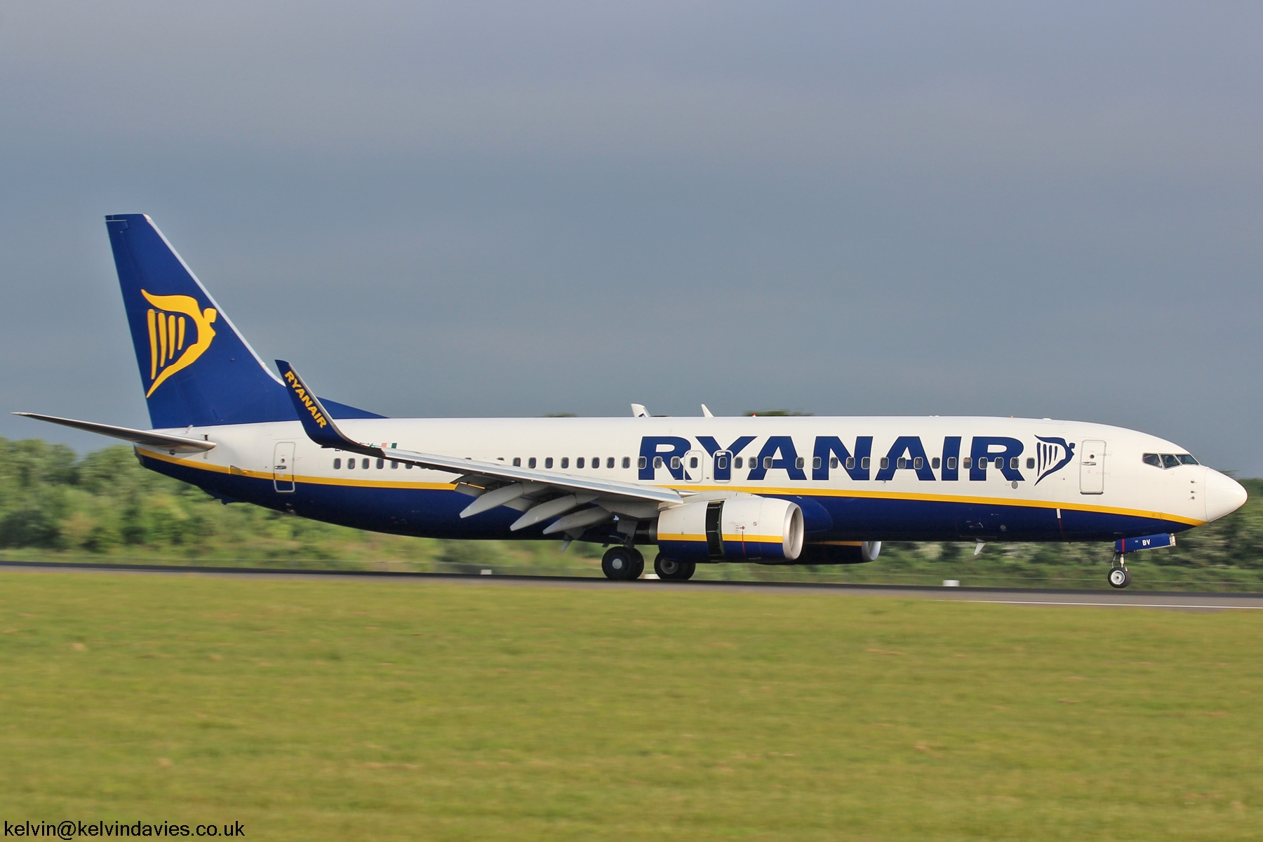 Ryanair 737NG EI-EBV