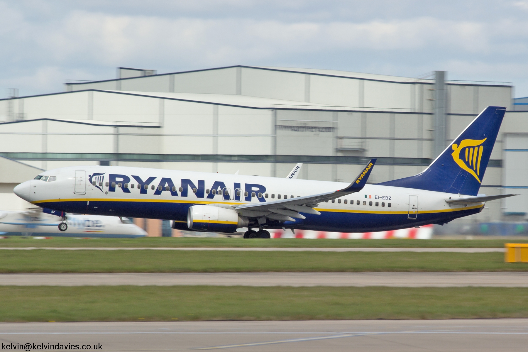 Ryanair 737NG EI-EBZ