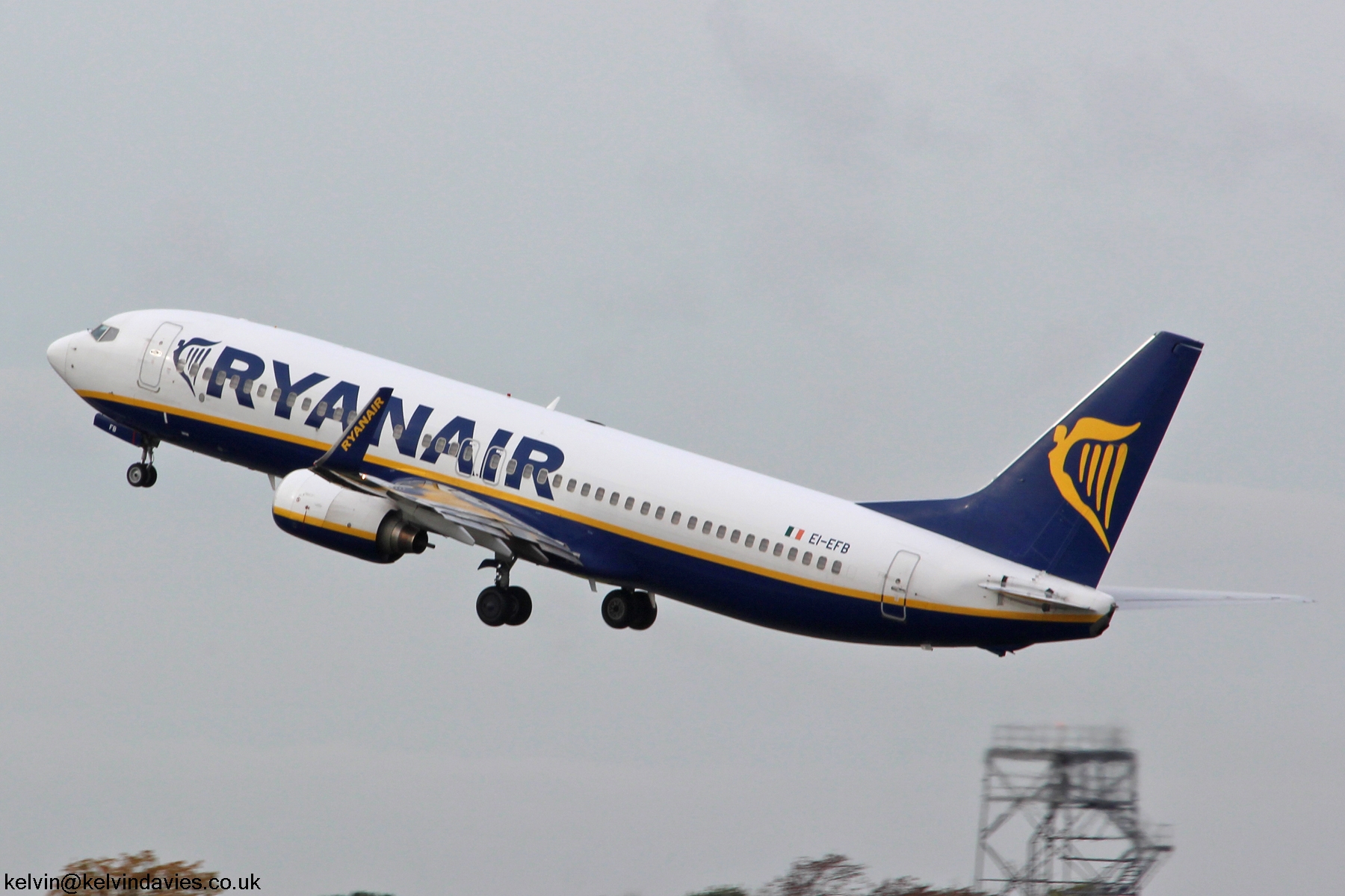 Ryanair 737NG EI-EFB