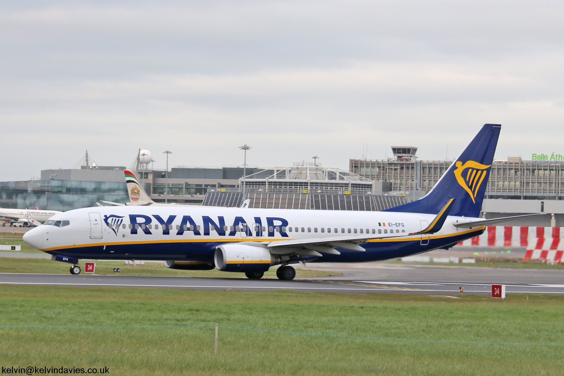 Ryanair 737NG EI-EFG
