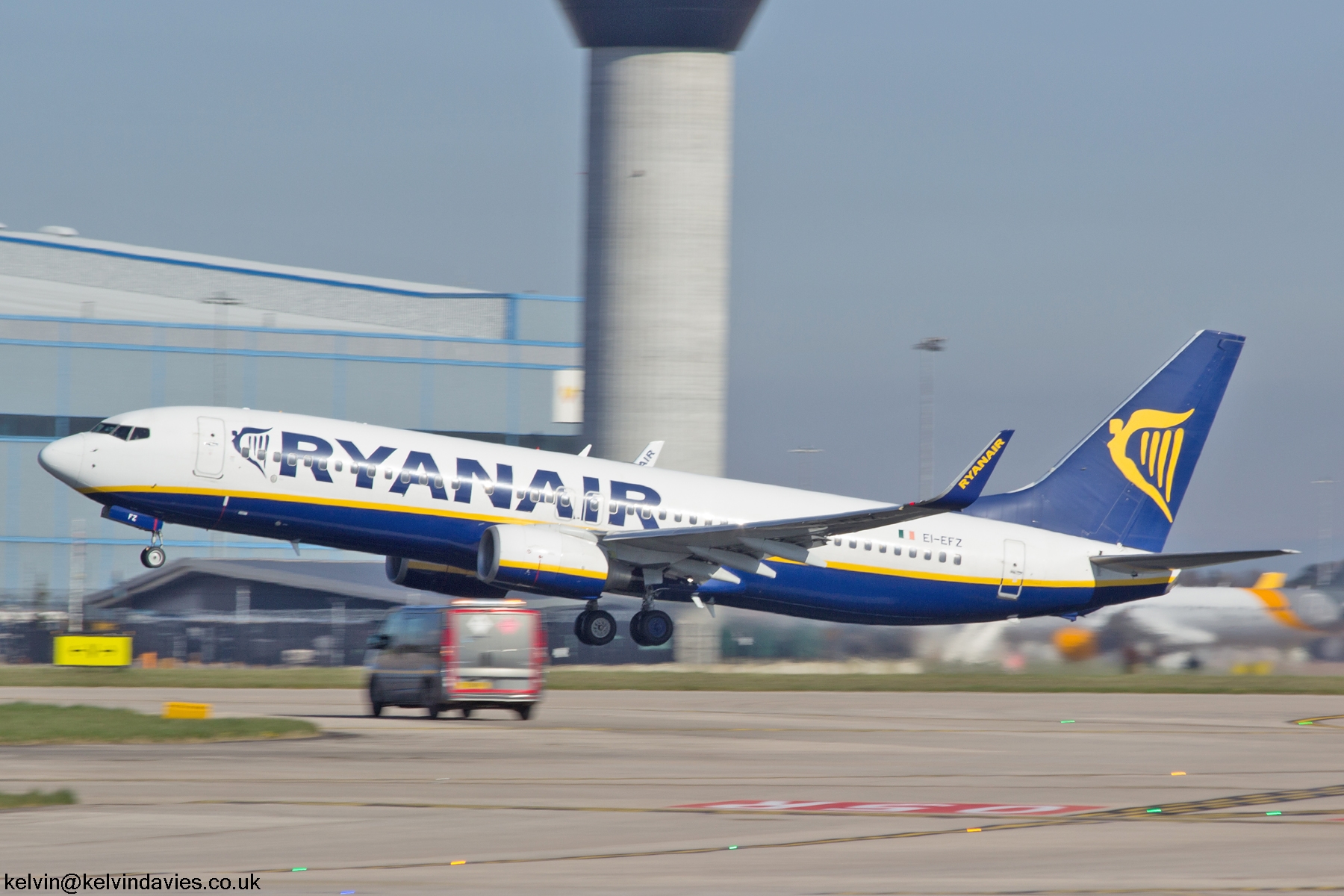 Ryanair 737NG EI-EFZ