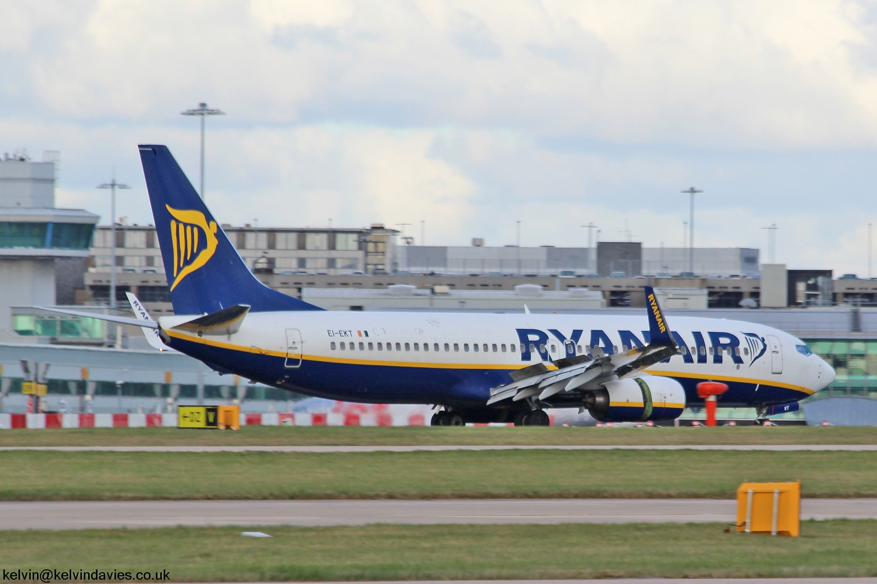 Ryanair 737NG EI-EKT