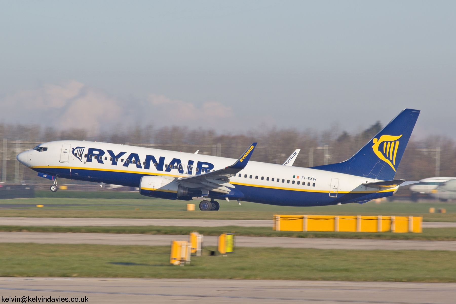 Ryanair 737NG EI-EKW