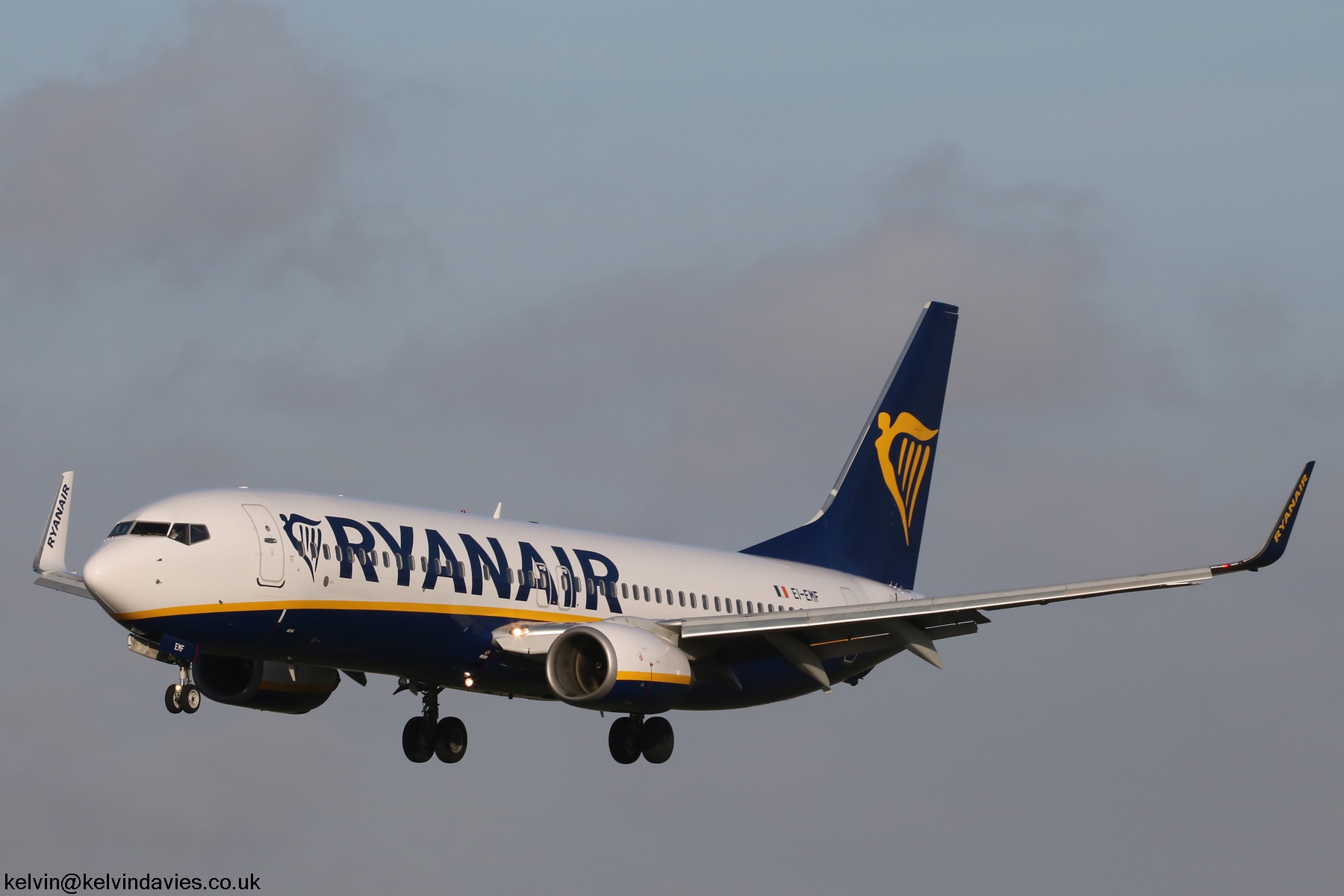 Ryanair 737 EI-EMF