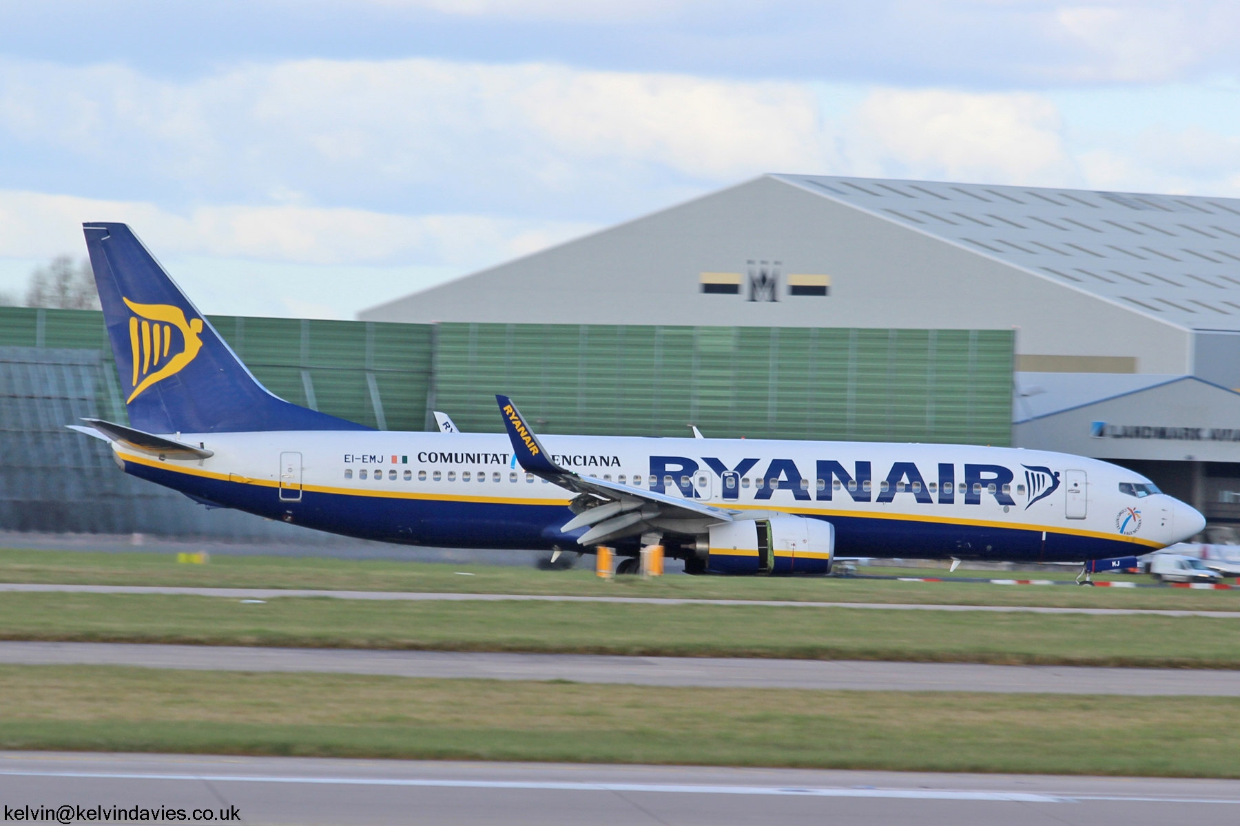 Ryanair 737NG EI-EMJ