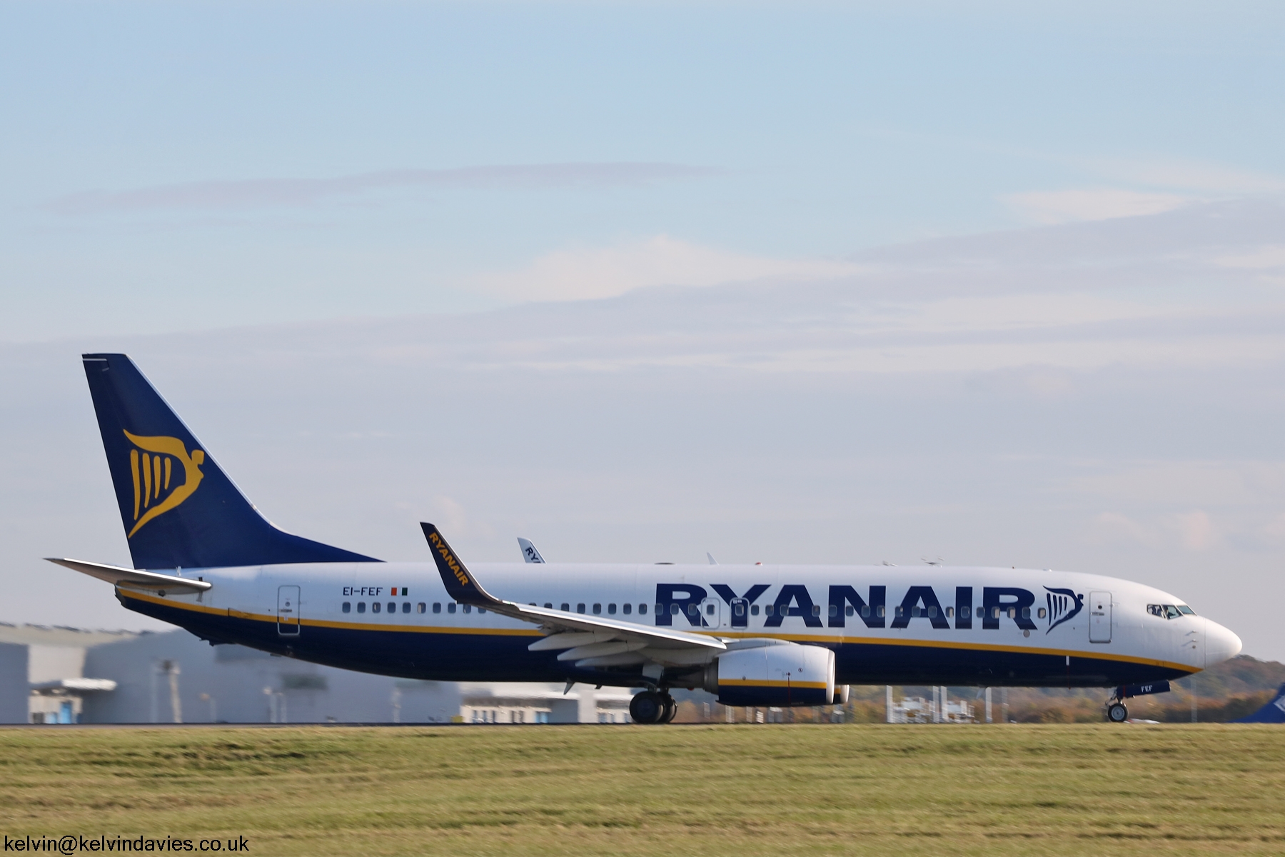 Ryanair 737NG EI-FEF