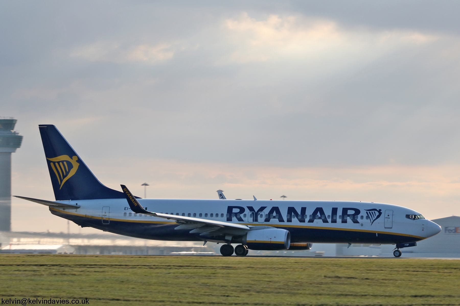 Ryanair 737NG EI-FOP