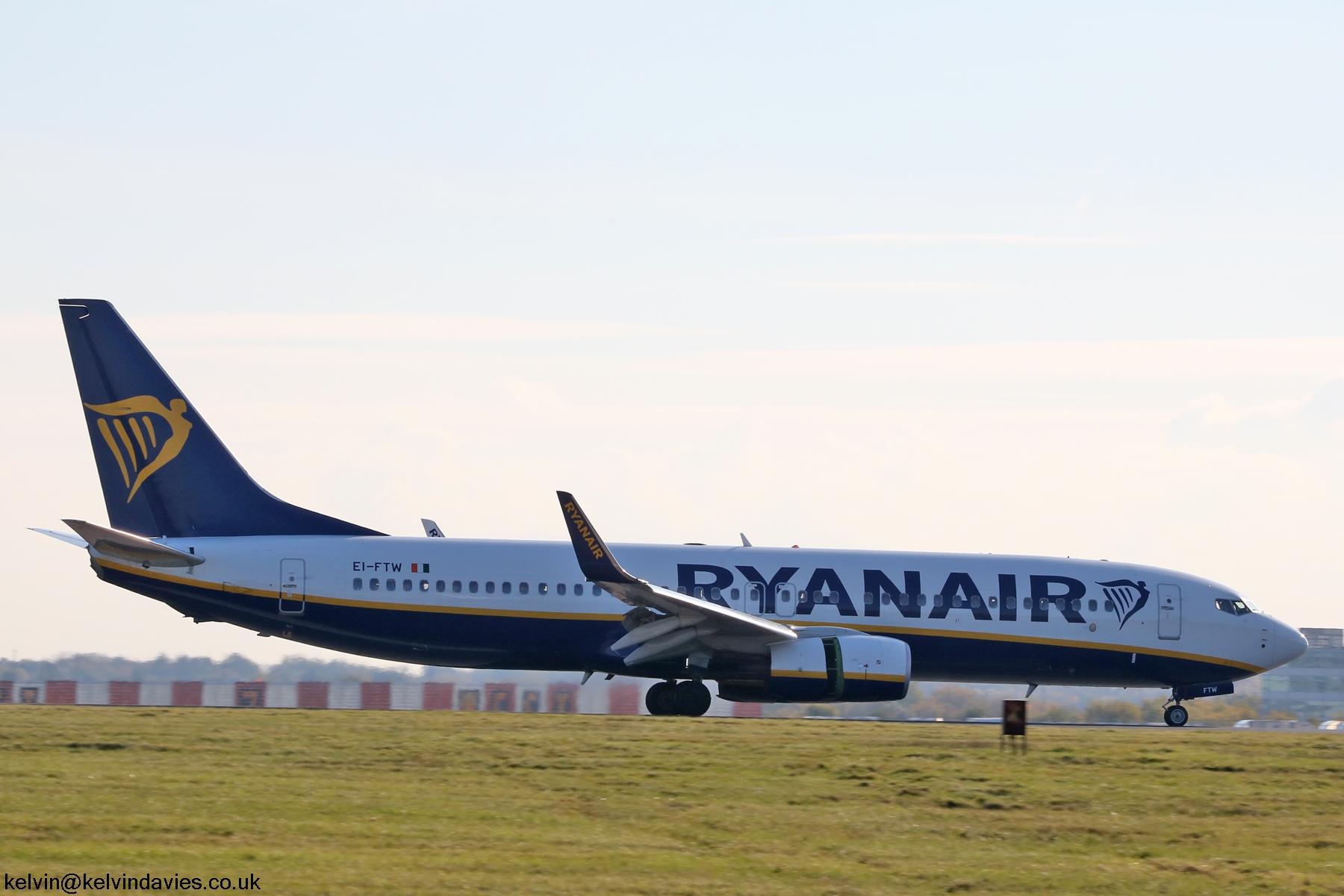 Ryanair 737NG EI-FTW