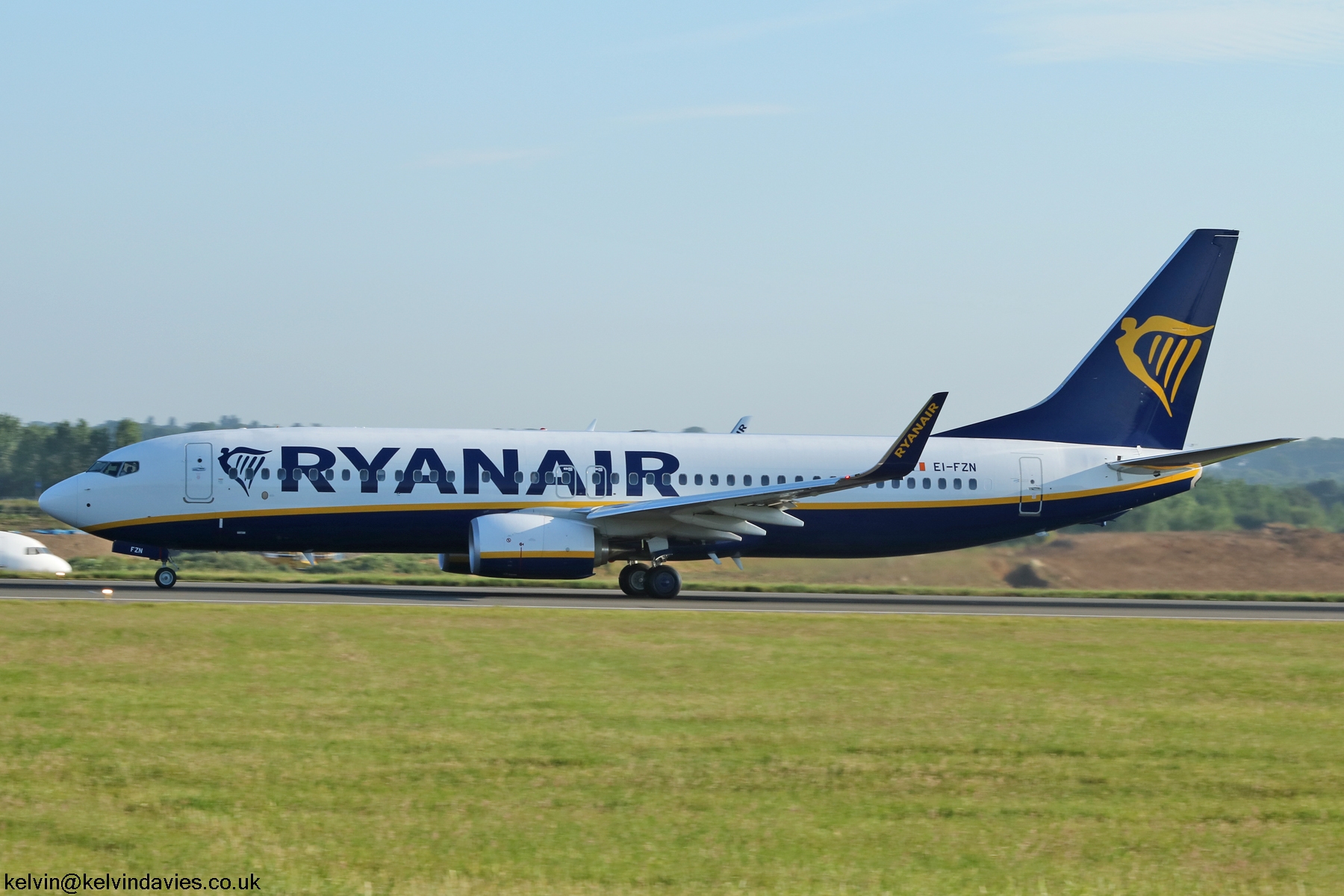 Ryanair 737NG EI-FZN