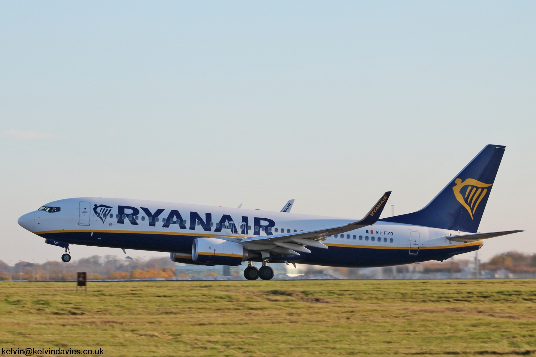 Ryanair 737NG EI-FZO