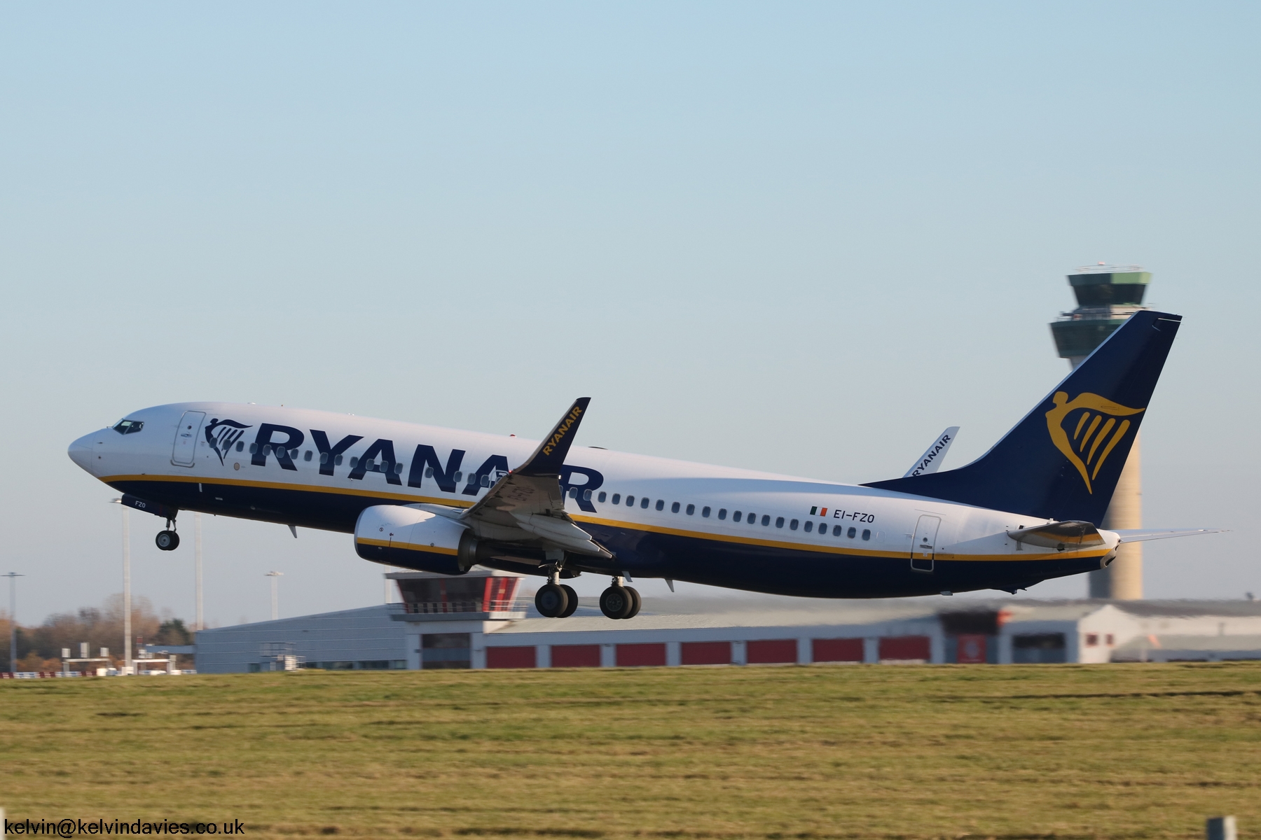 Ryanair 737NG EI-FZO