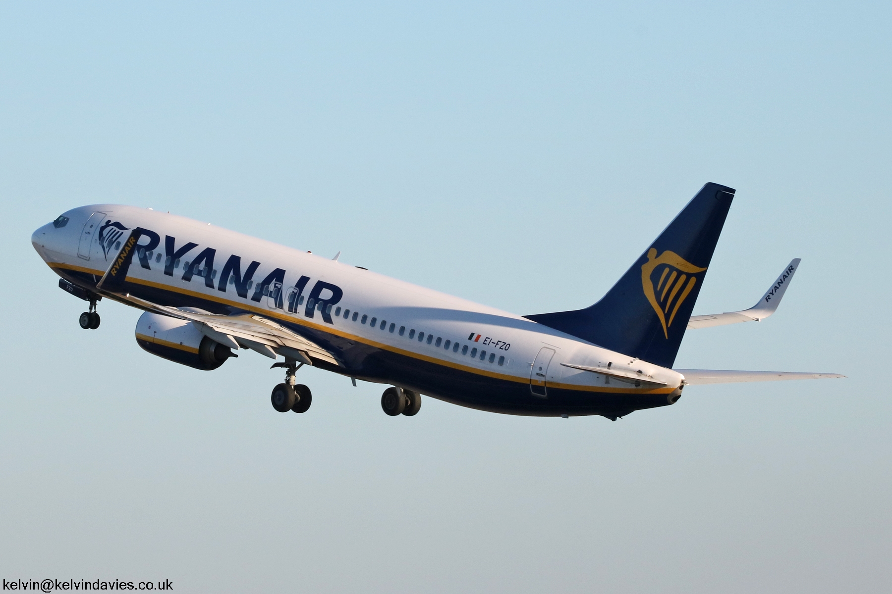 Ryanair 737NG EI-FZO