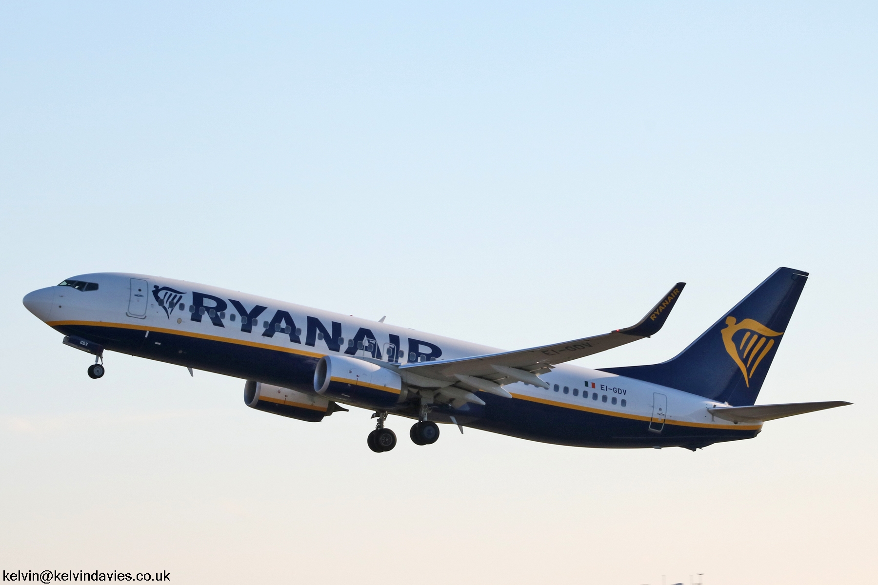Ryanair 737NG EI-GJH