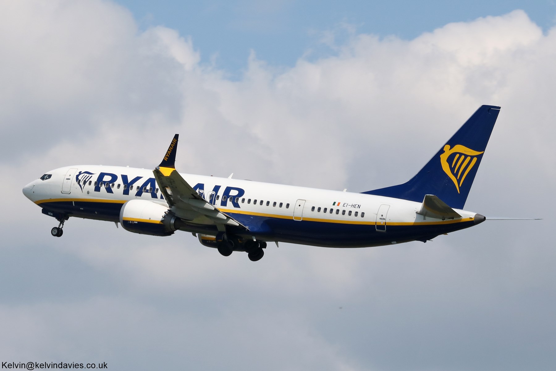 Ryanair 737MAX EI-HEN