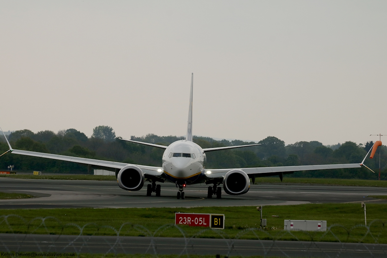 Ryanair 737MAX EI-IKA