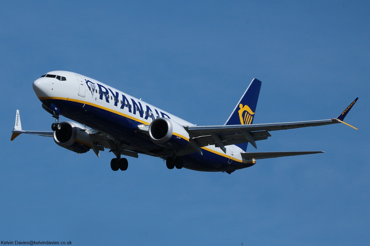 Ryanair 737NG EI-IKC