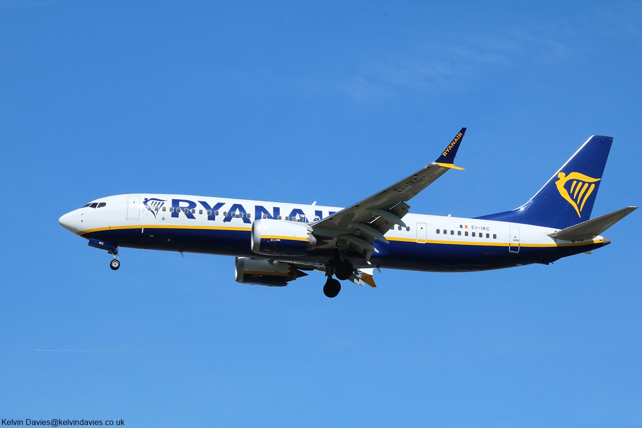 Ryanair 737NG EI-IKC