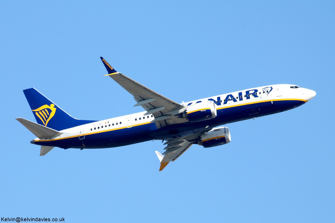 Ryanair 737MAX EI-IKJ