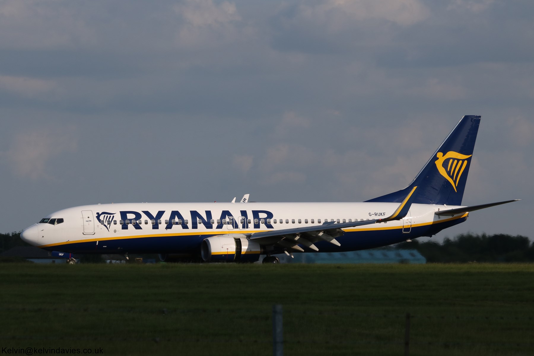 Ryanair 737 G-RUKF