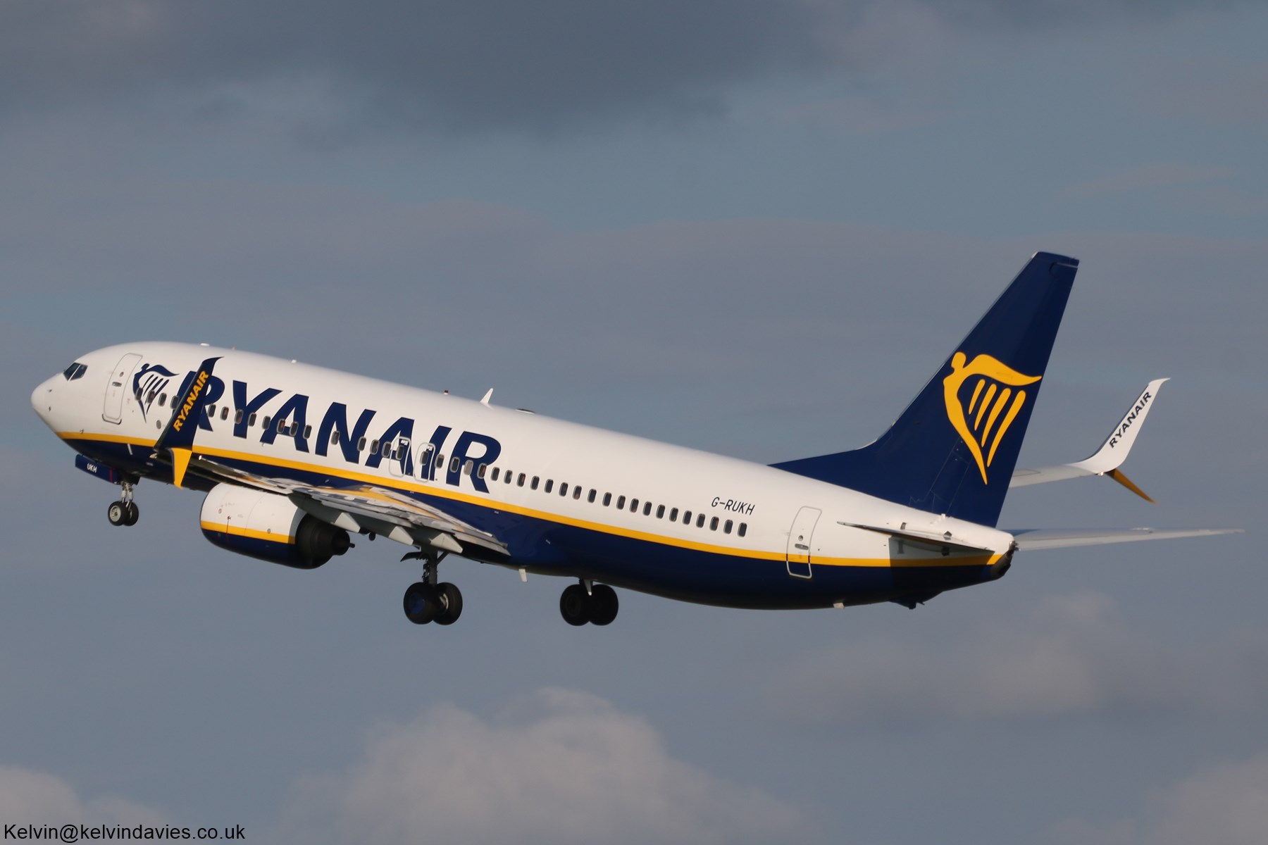Ryanair 737 G-RUKH