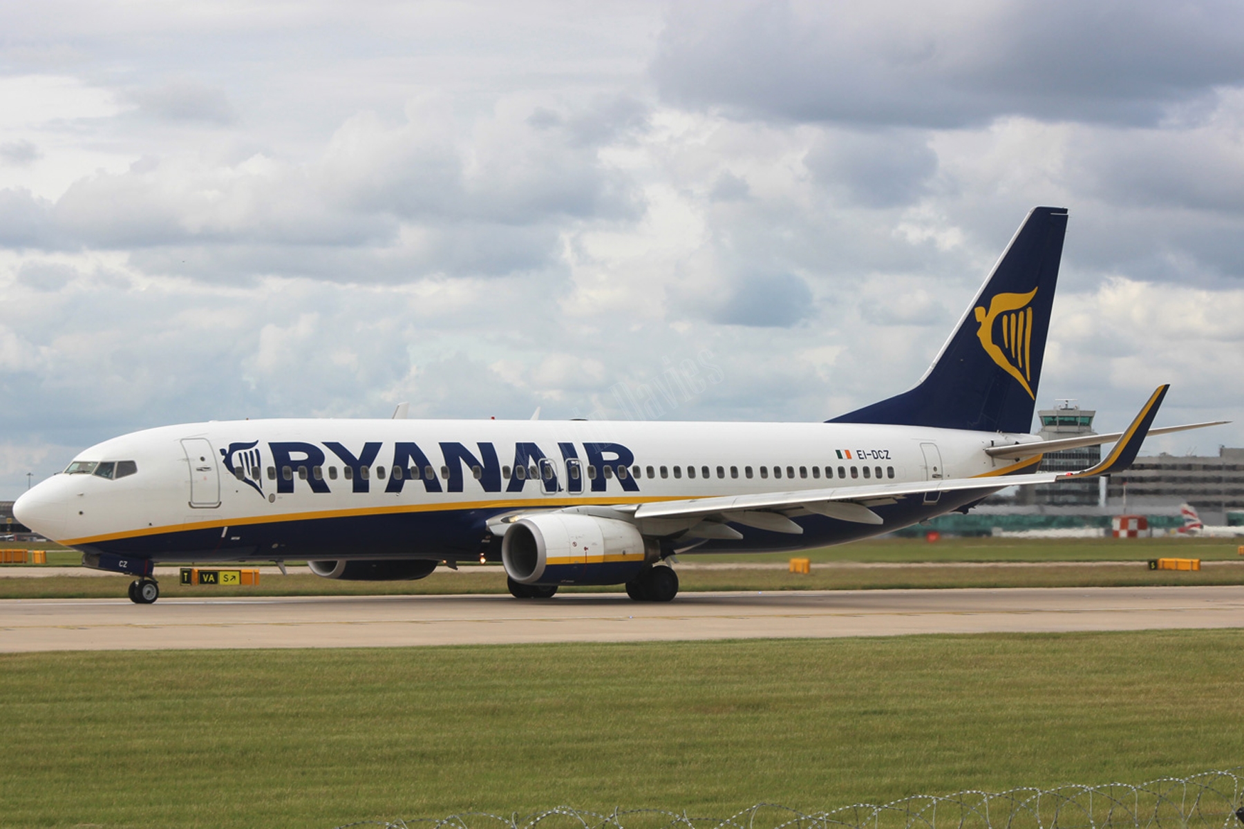 Ryanair 737 EI-DCZ