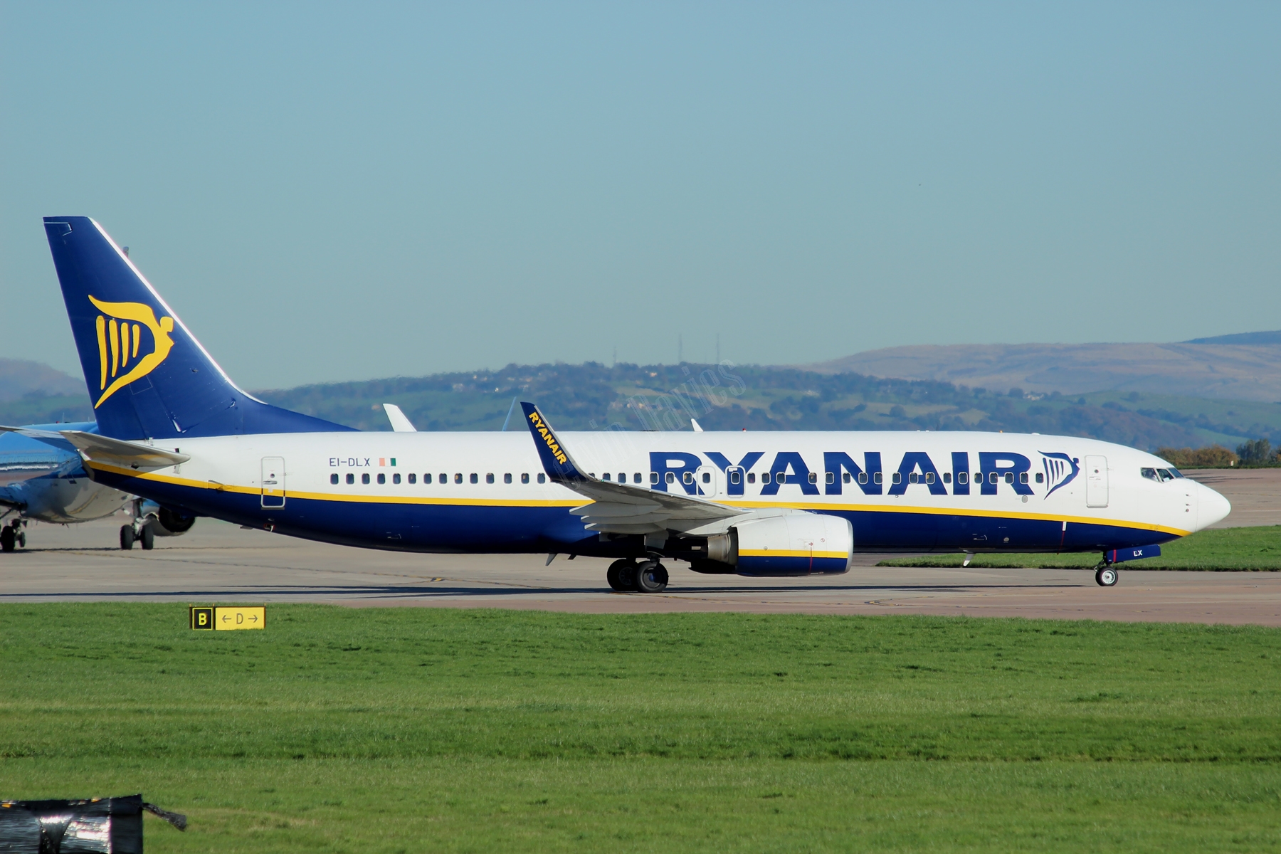 Ryanair 737 EI-DLX