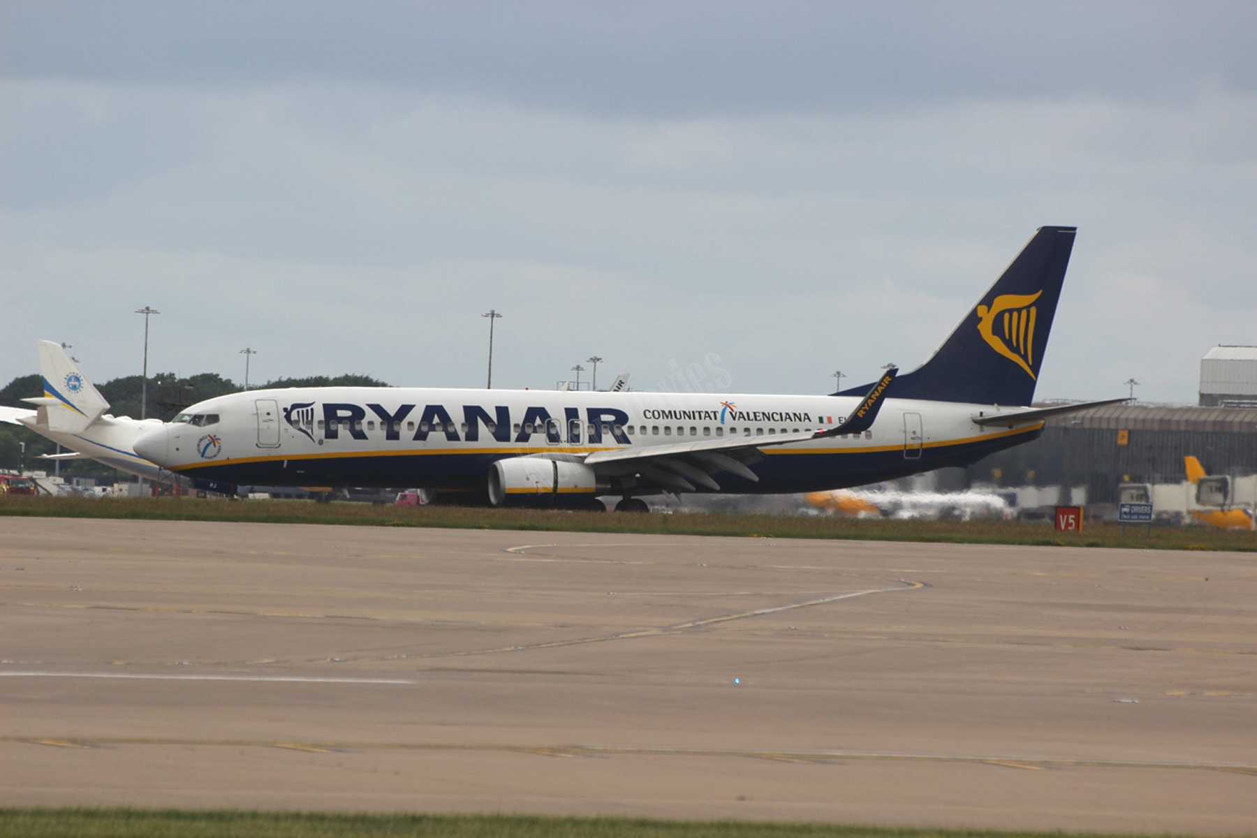 Ryanair 737 EI-DPJ