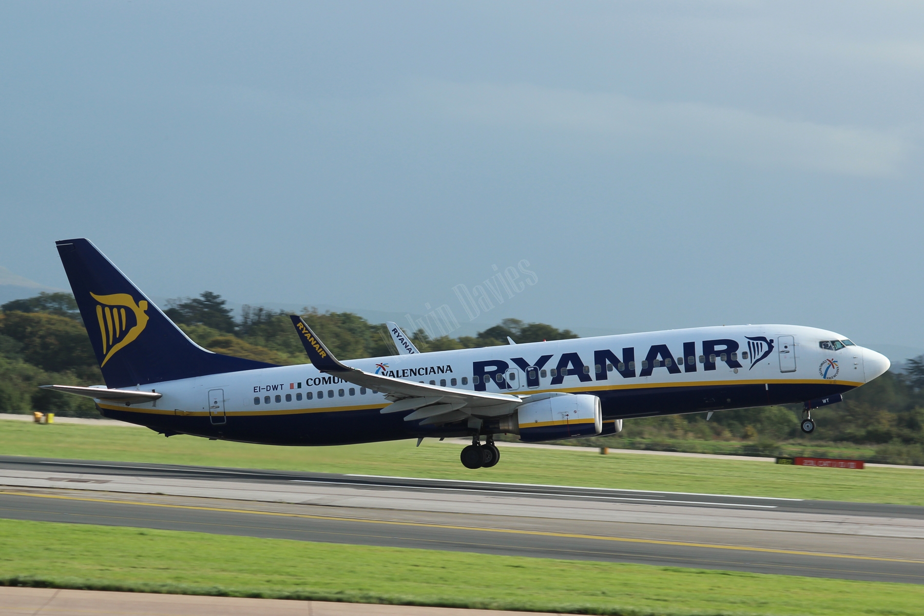 Ryanair 737 EI-DWT