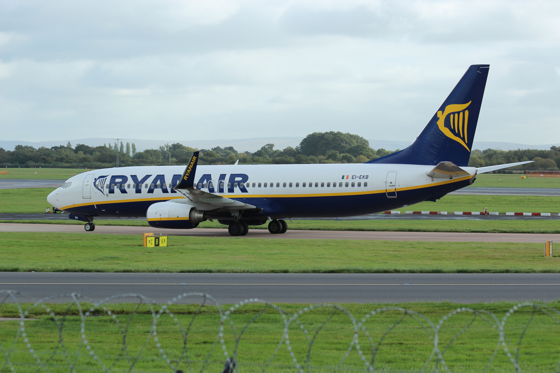 Ryanair 737 EI-EKB