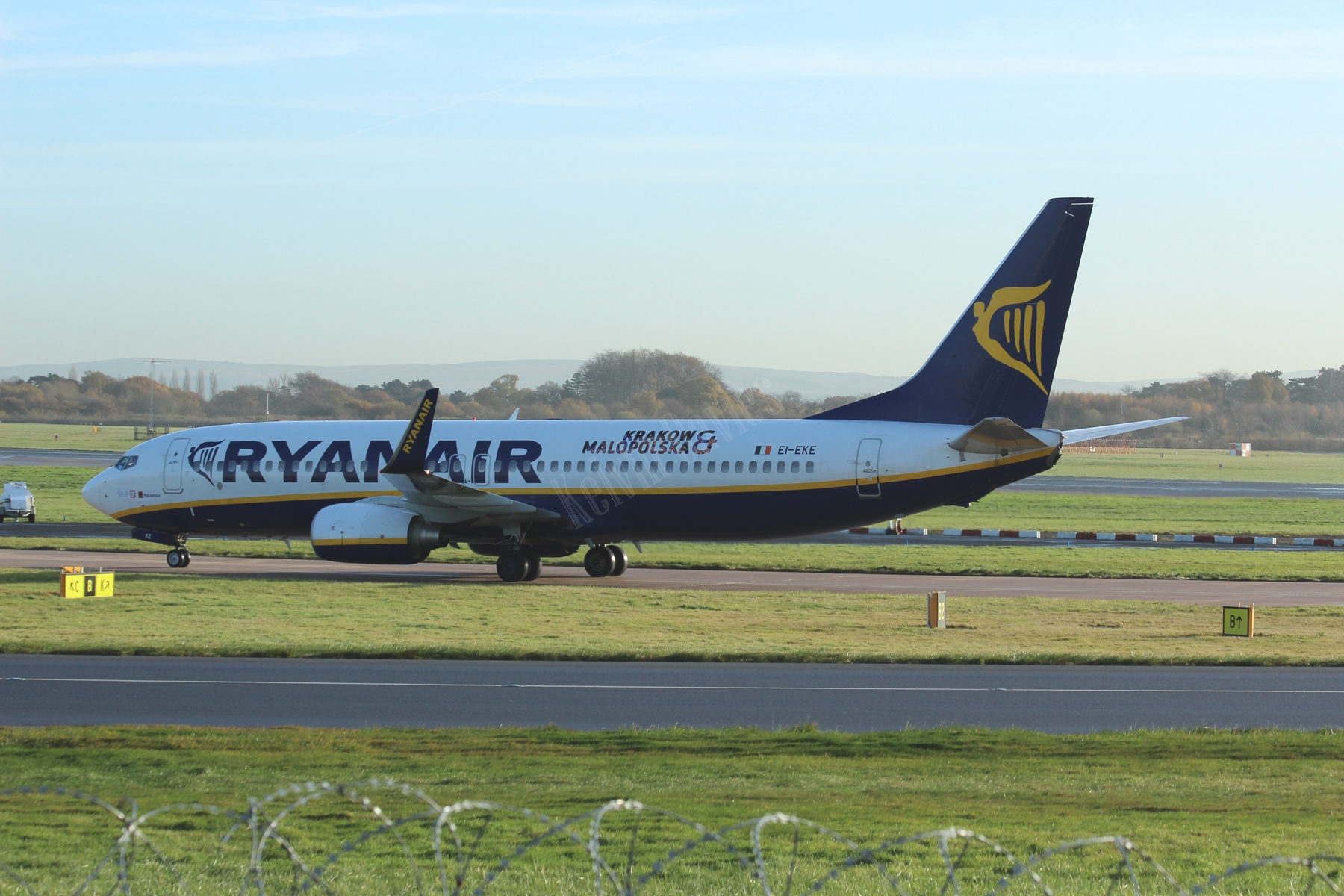 Ryanair 737 EI-EKE