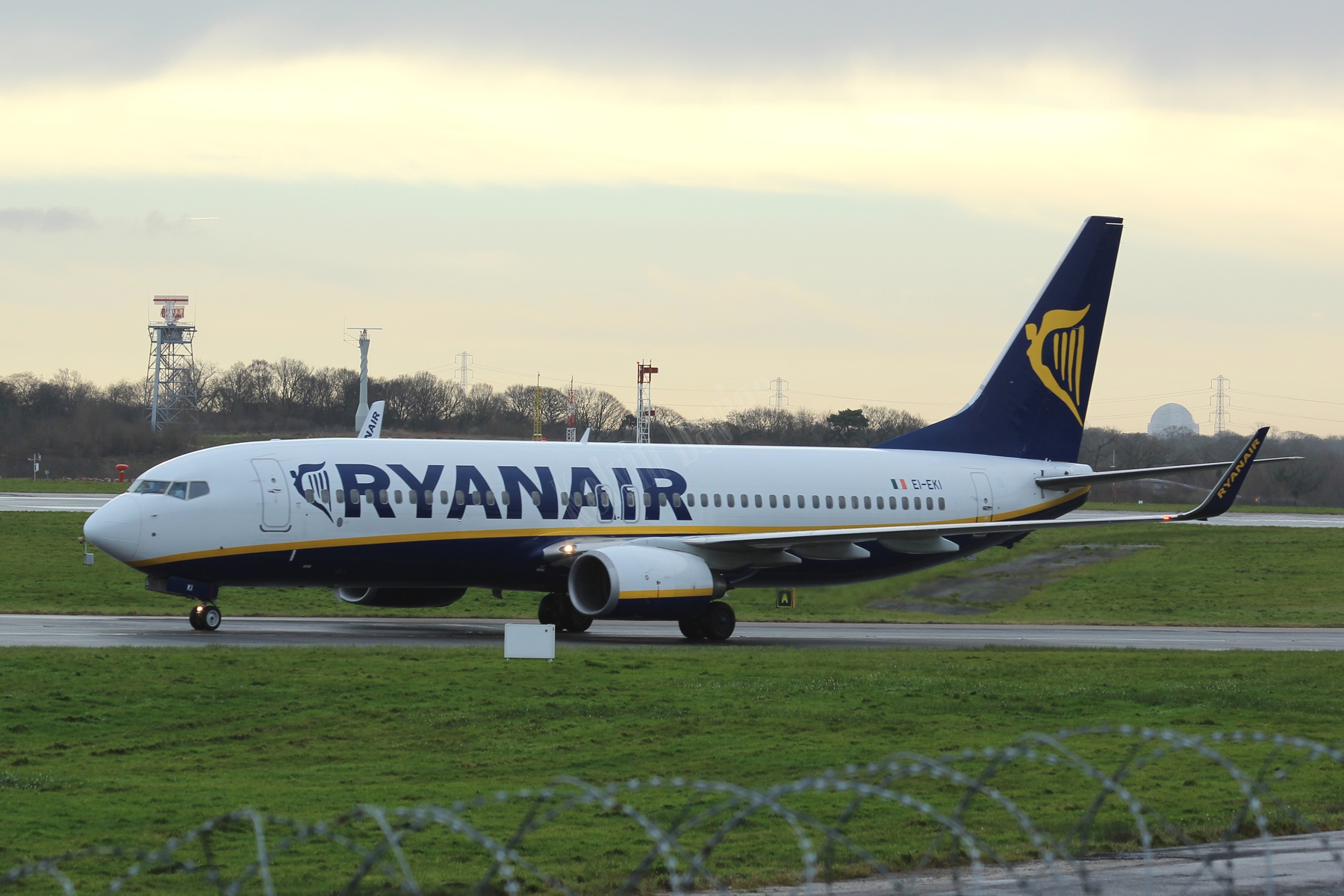 Ryanair 737 EI-EKI