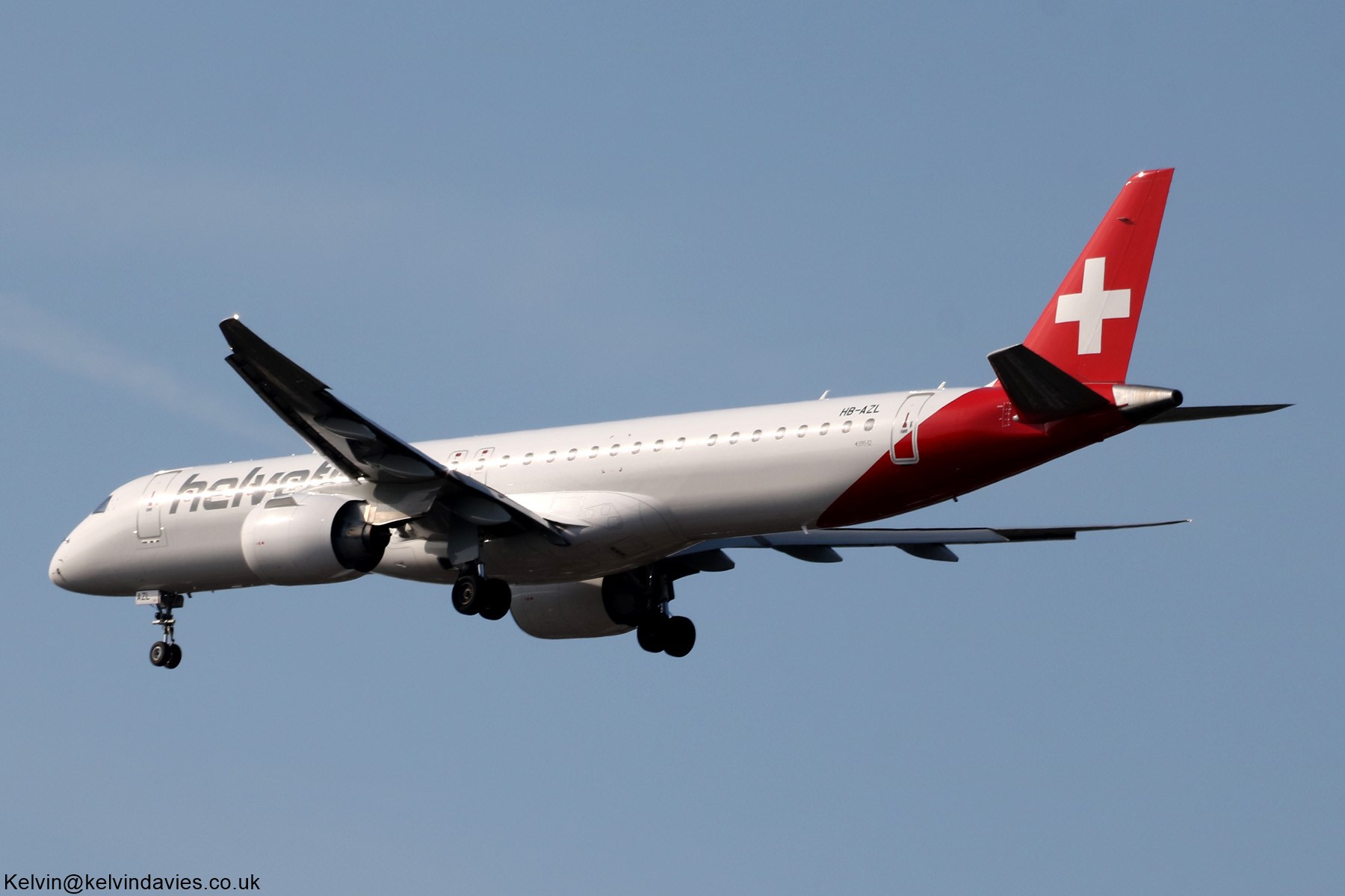 Helvetic Airways EMB195  HB-AZL