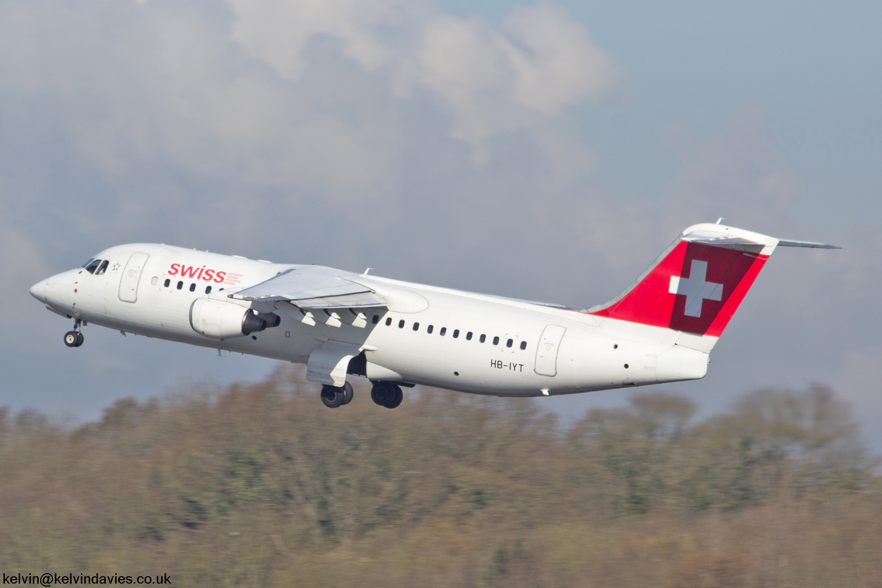 Swiss 146-RJ100 HB-IYT