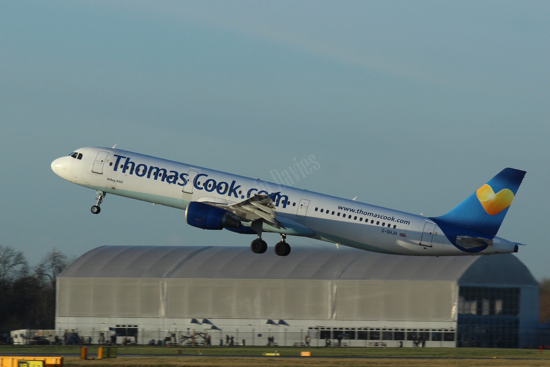 Thomas Cook A321 G-DHJH