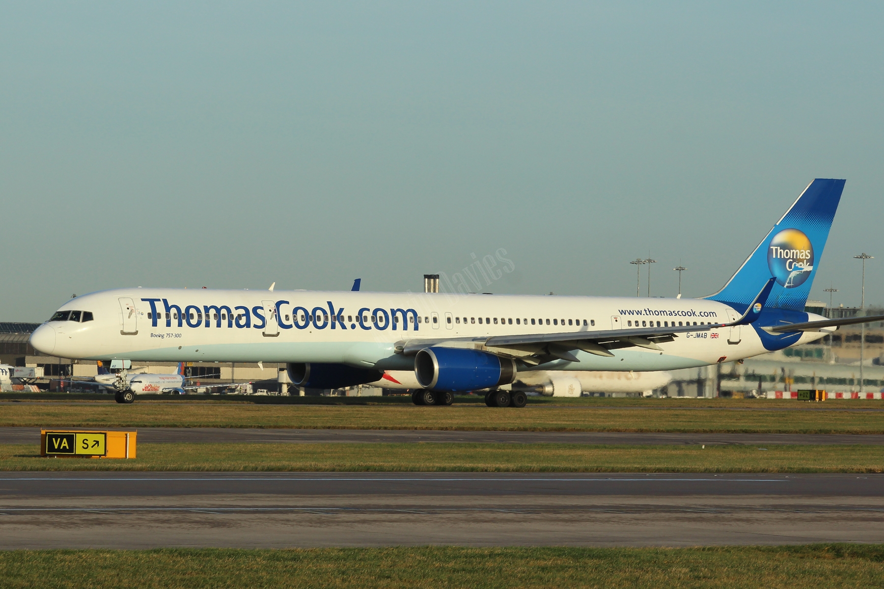 Thomas Cook B757 G-JMAB