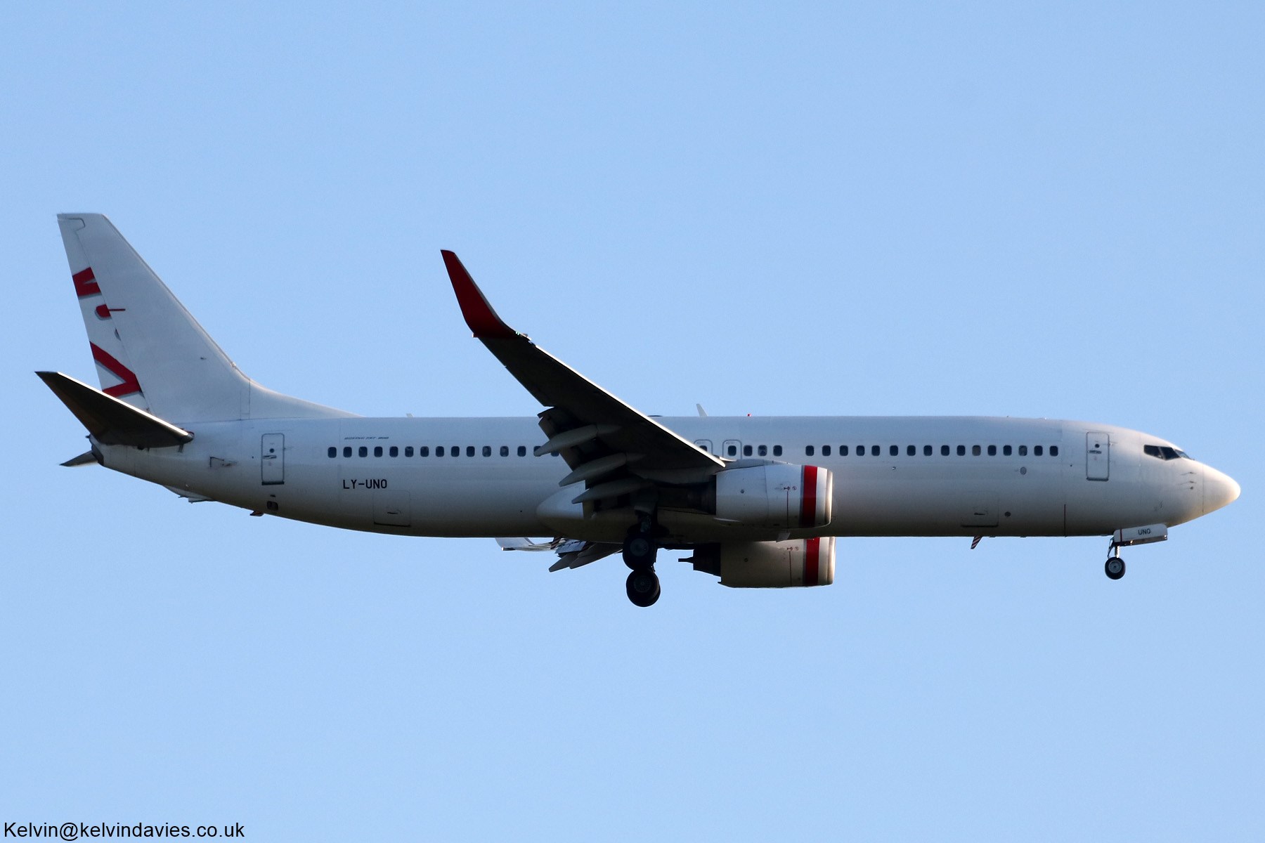 TUIfly 737 LY-UNO