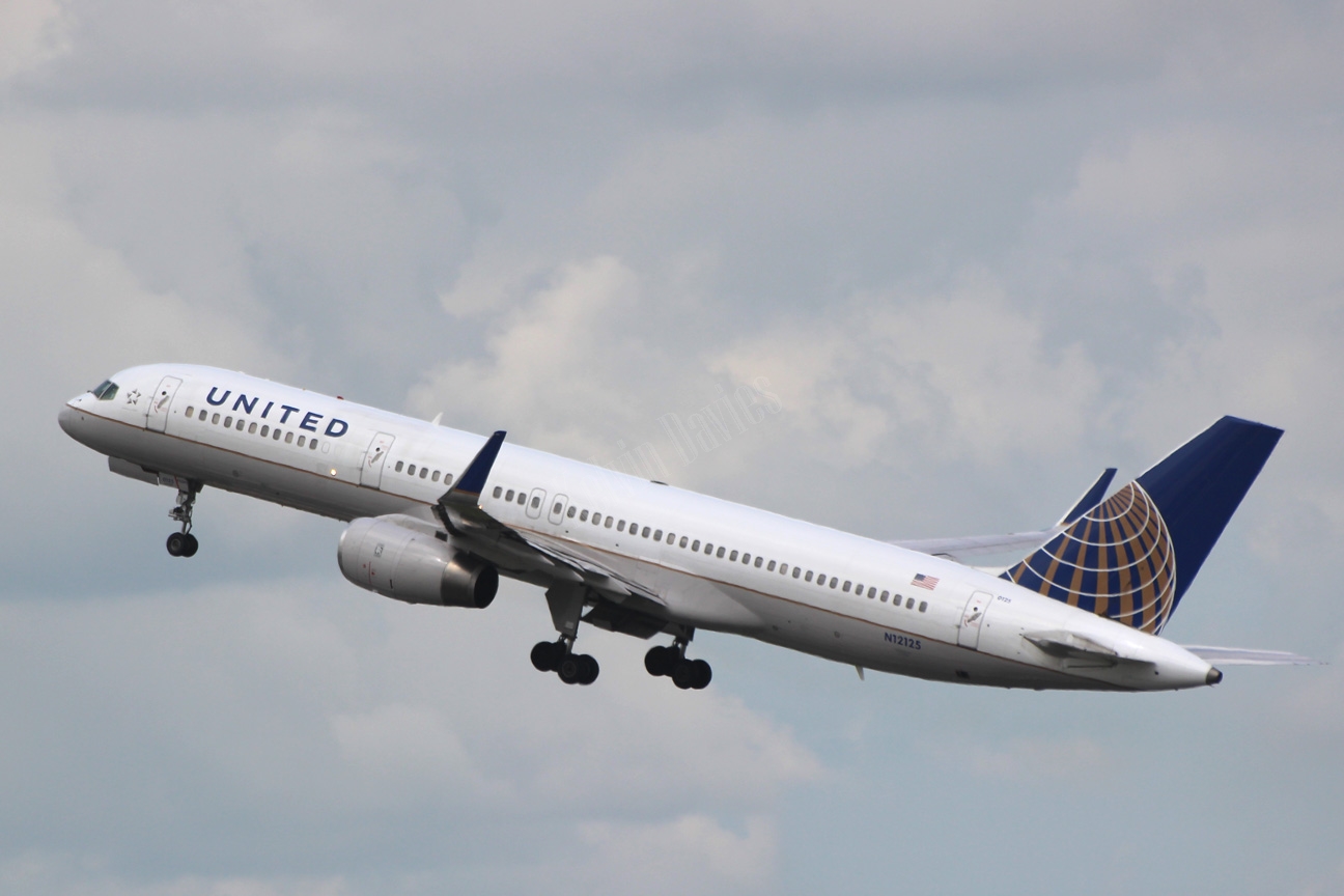 United Airlines 757 N12125