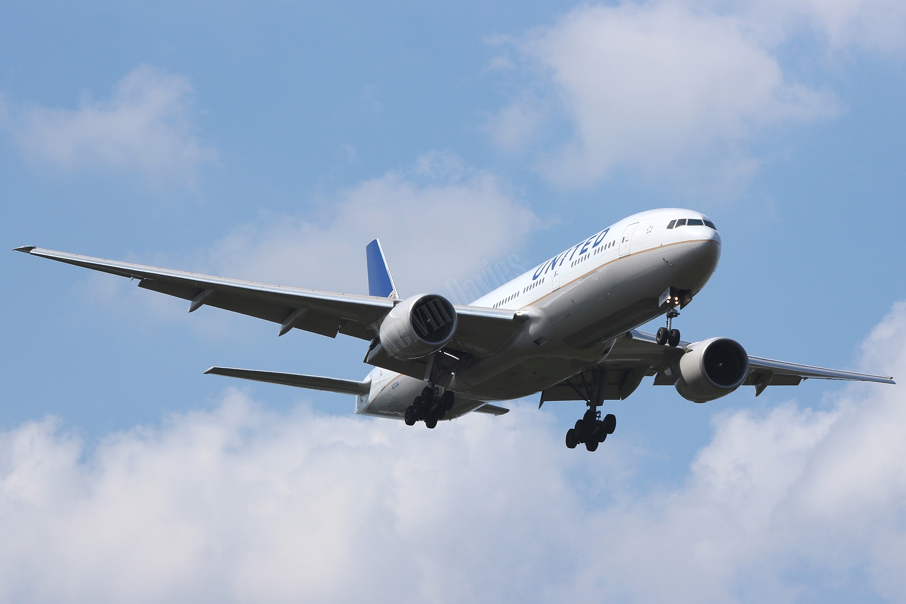 United Airlines 777 N217UA