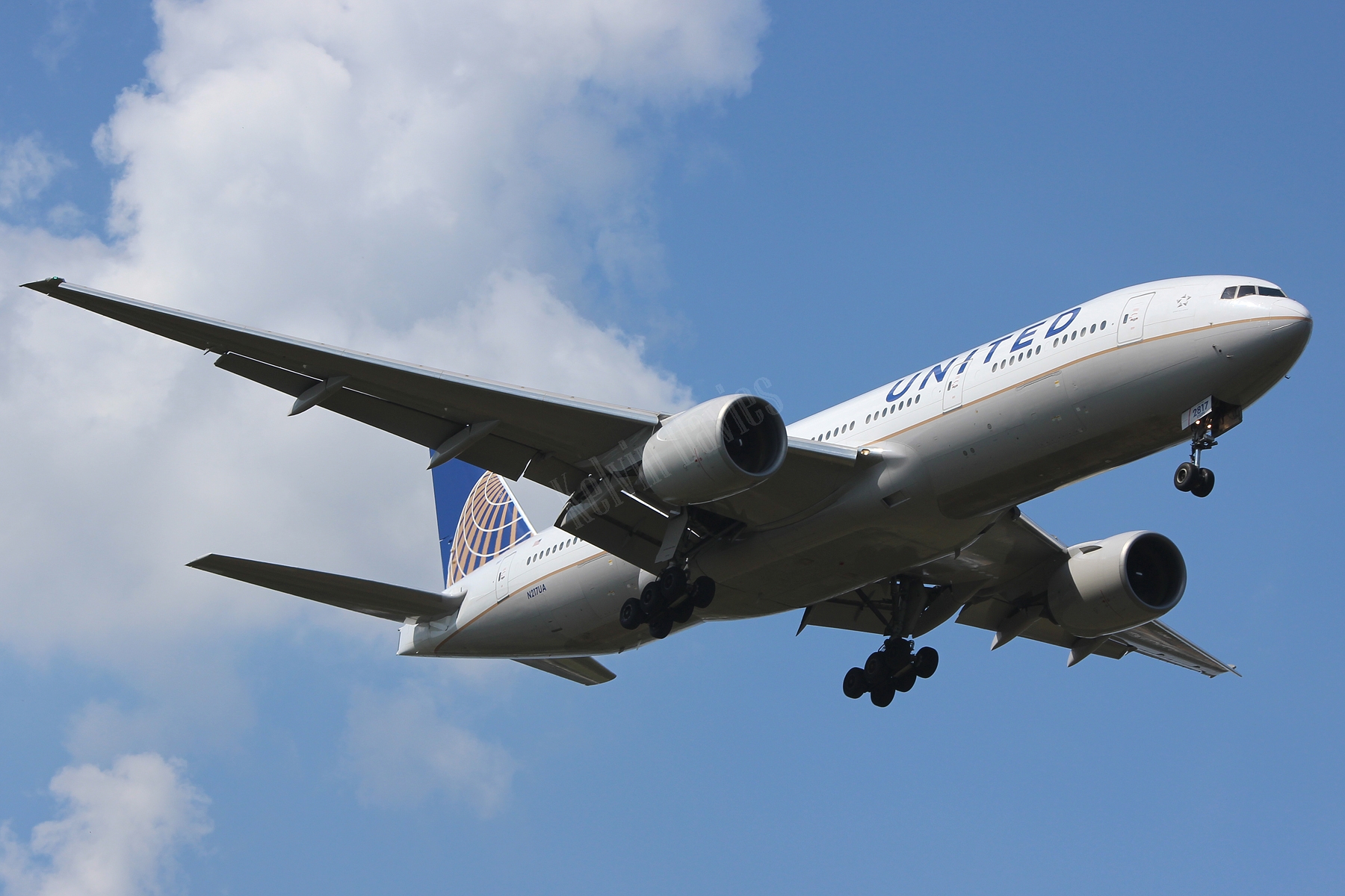 United Airlines 777 N217UA