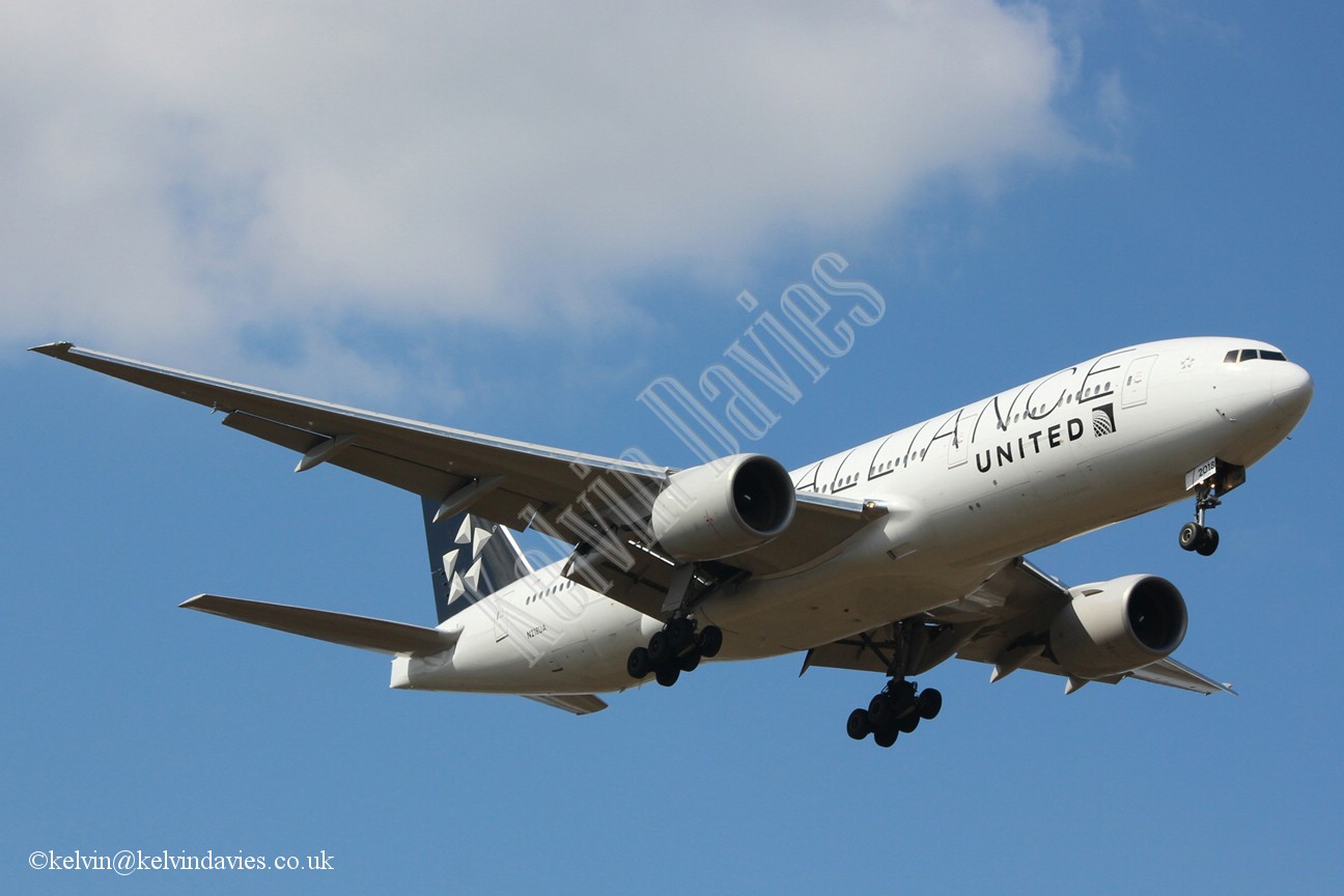 United Airlines 777 N218UA