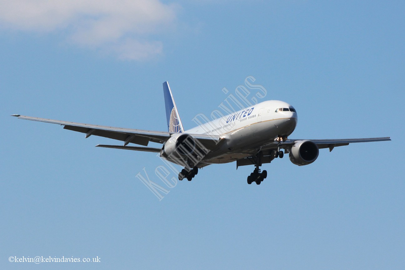 United Airlines 777 N224UA