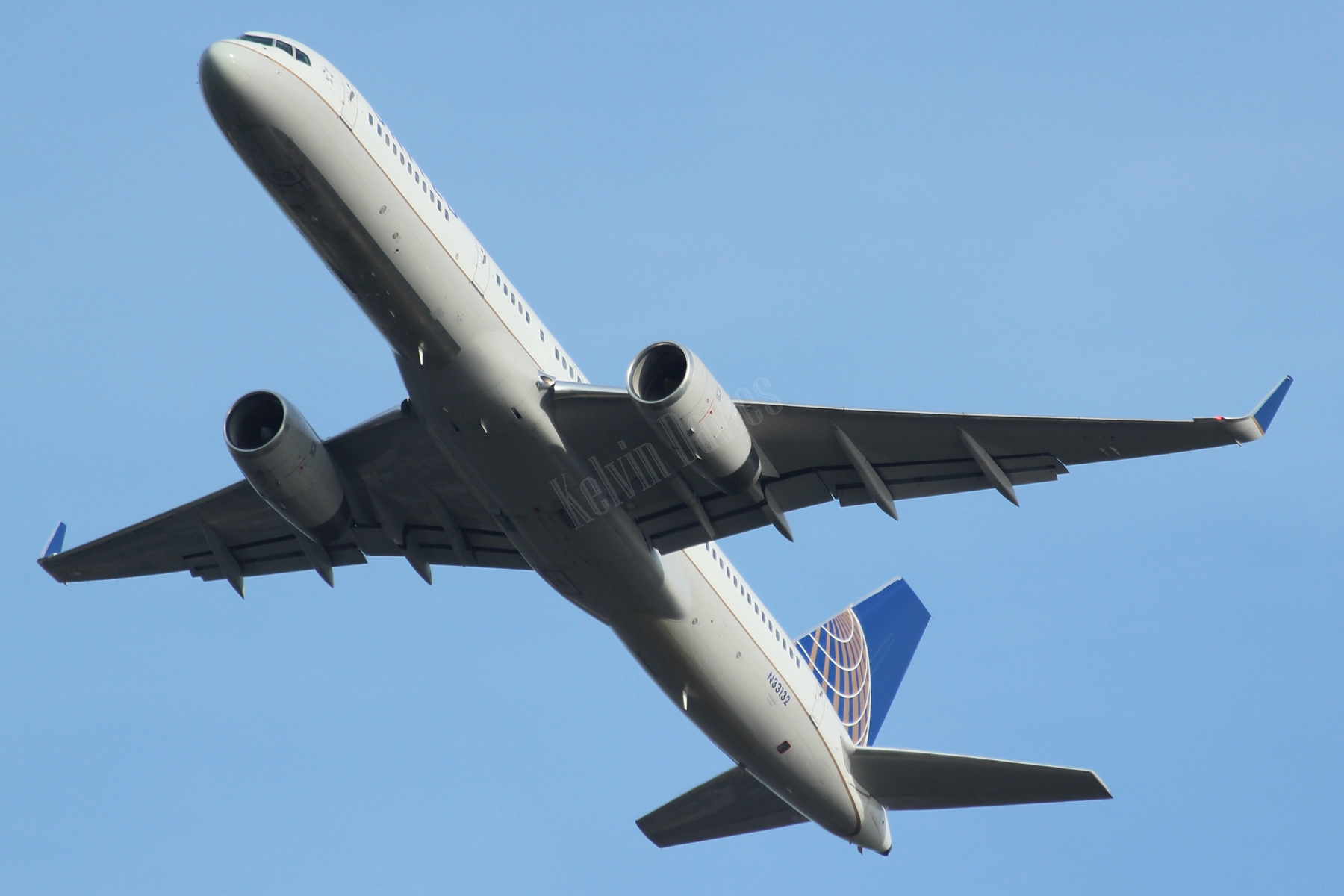 United Airlines 757 N33132